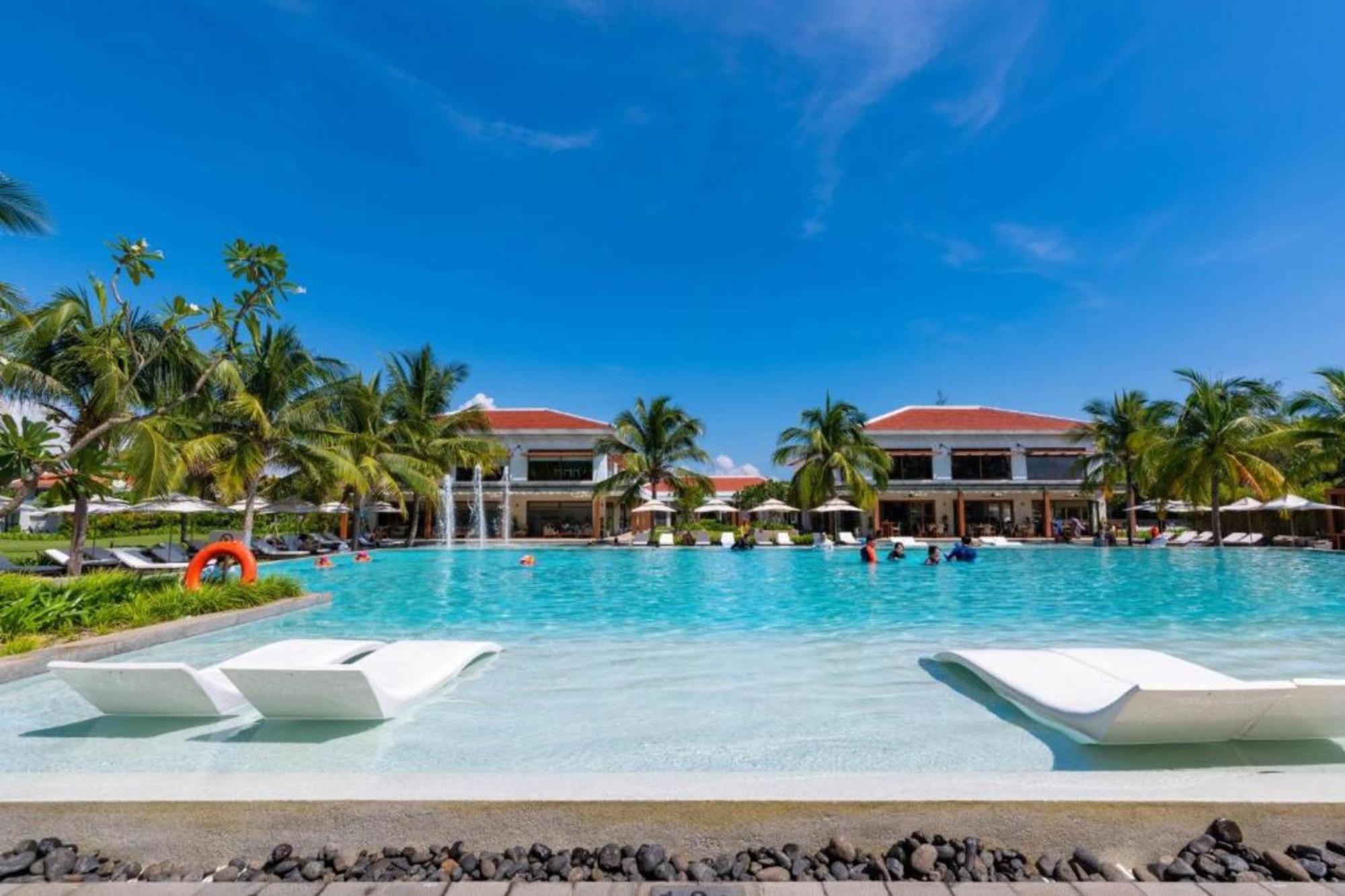 Ocean Pool Retreat In Villa *