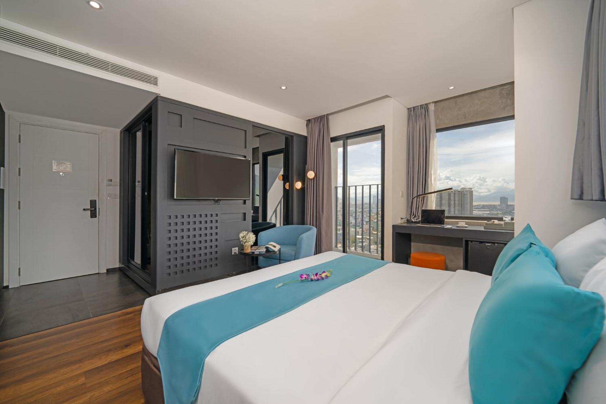 The Code & Hotel 4*