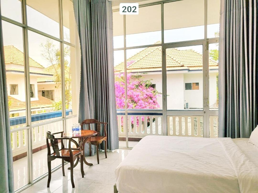 Vnd & Hotel