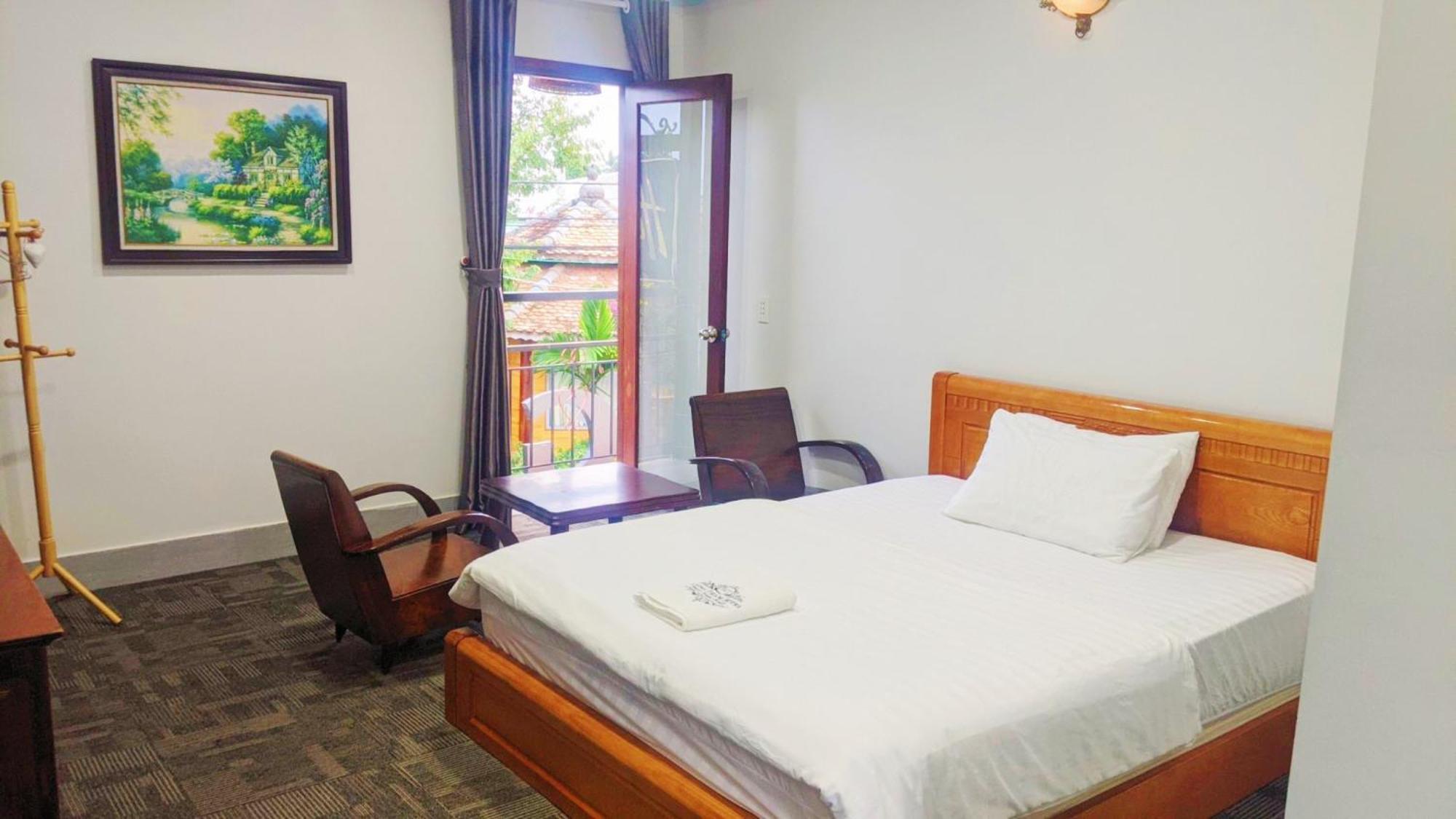 Khach San Huong Tham Hotel 4*