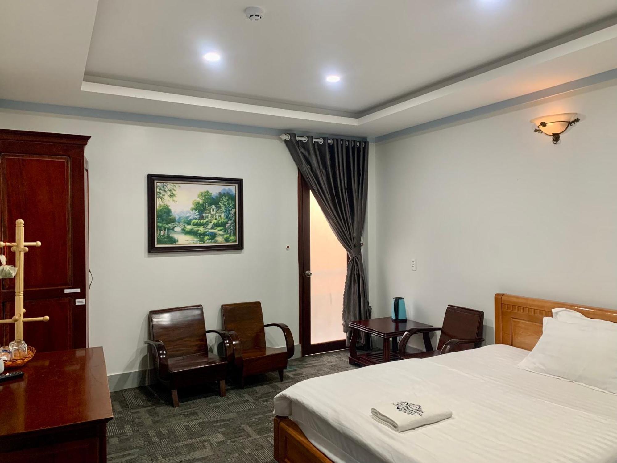Hotel Khach San Huong Tham 4*