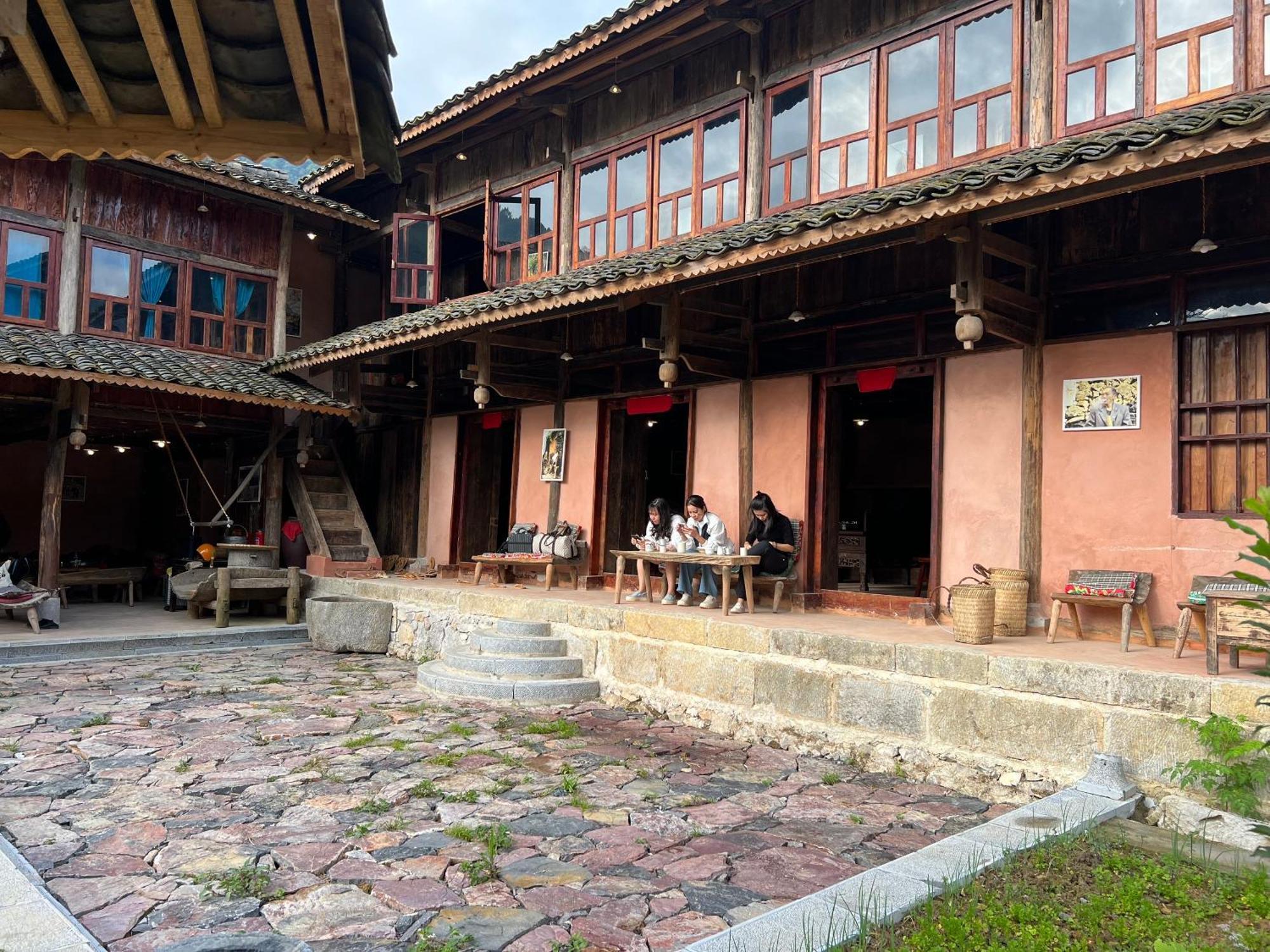 Dinh Da H'mong - Karsterly Rock Đồng Văn