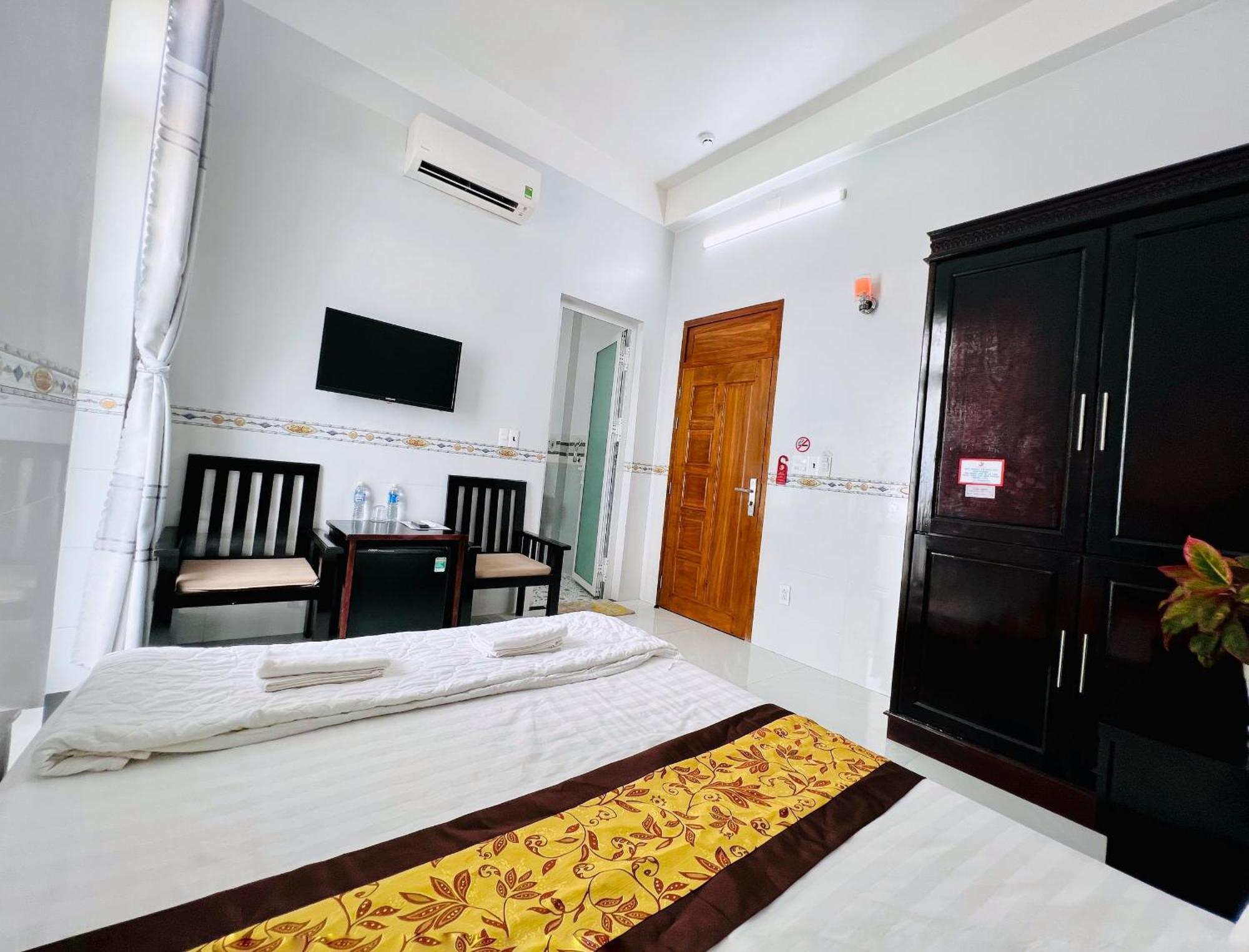 Khach San Long Dao Phu Quy Hotel *
