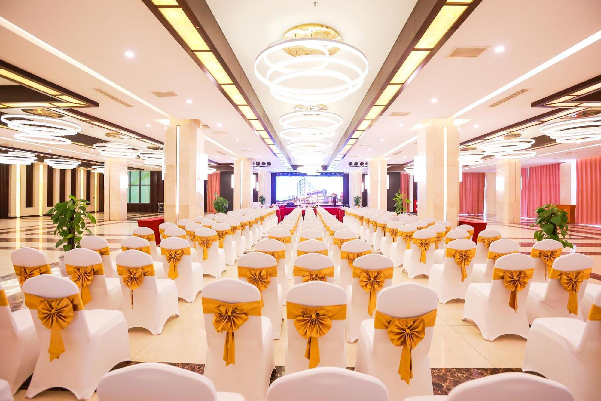 Muong Thanh Luxury Nhat Le Khách sạn 5*