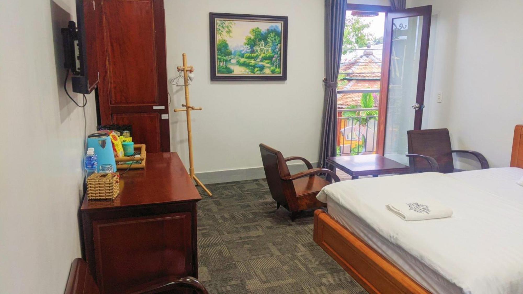 Khach San Huong Tham Hotel 4*