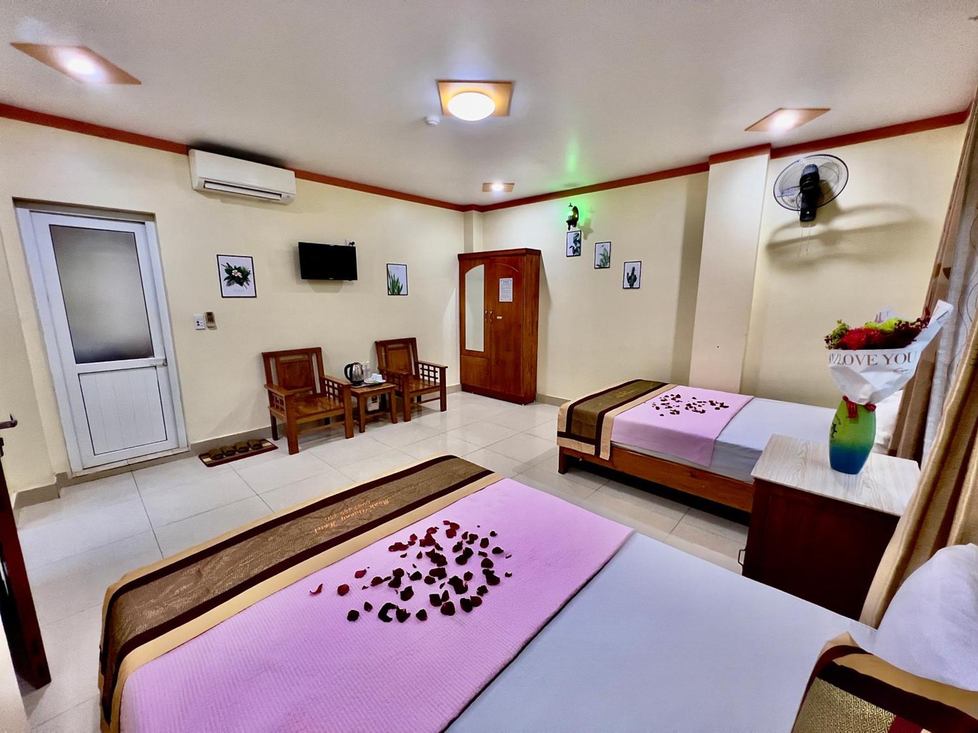 Manh Vuong Catba Hotel