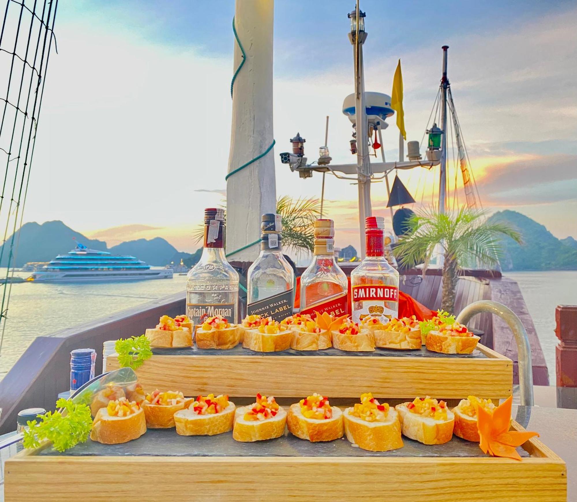 Hera Grand Lux Cruise On Bay  5*