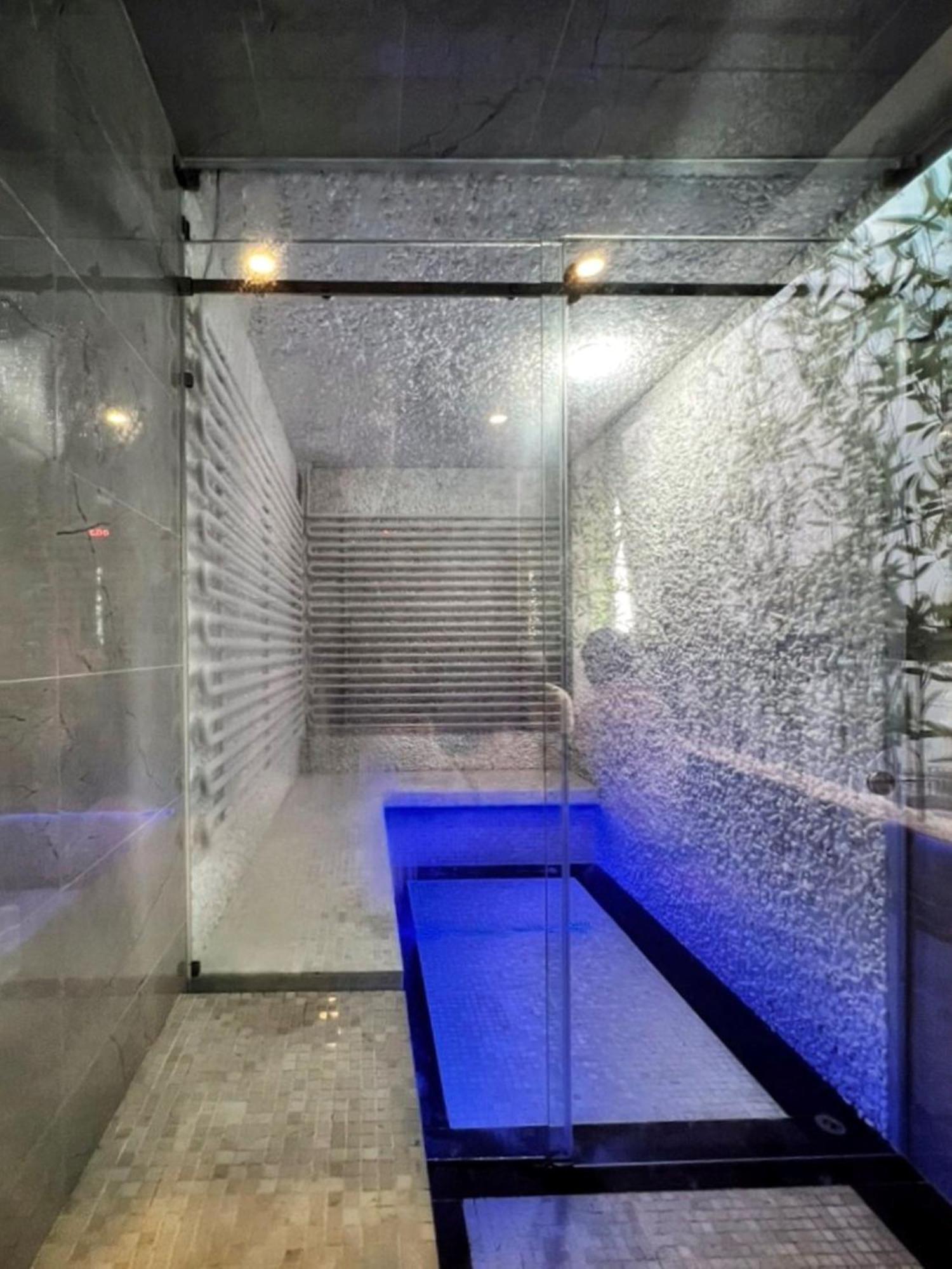 K Sauna And Massage Hotel