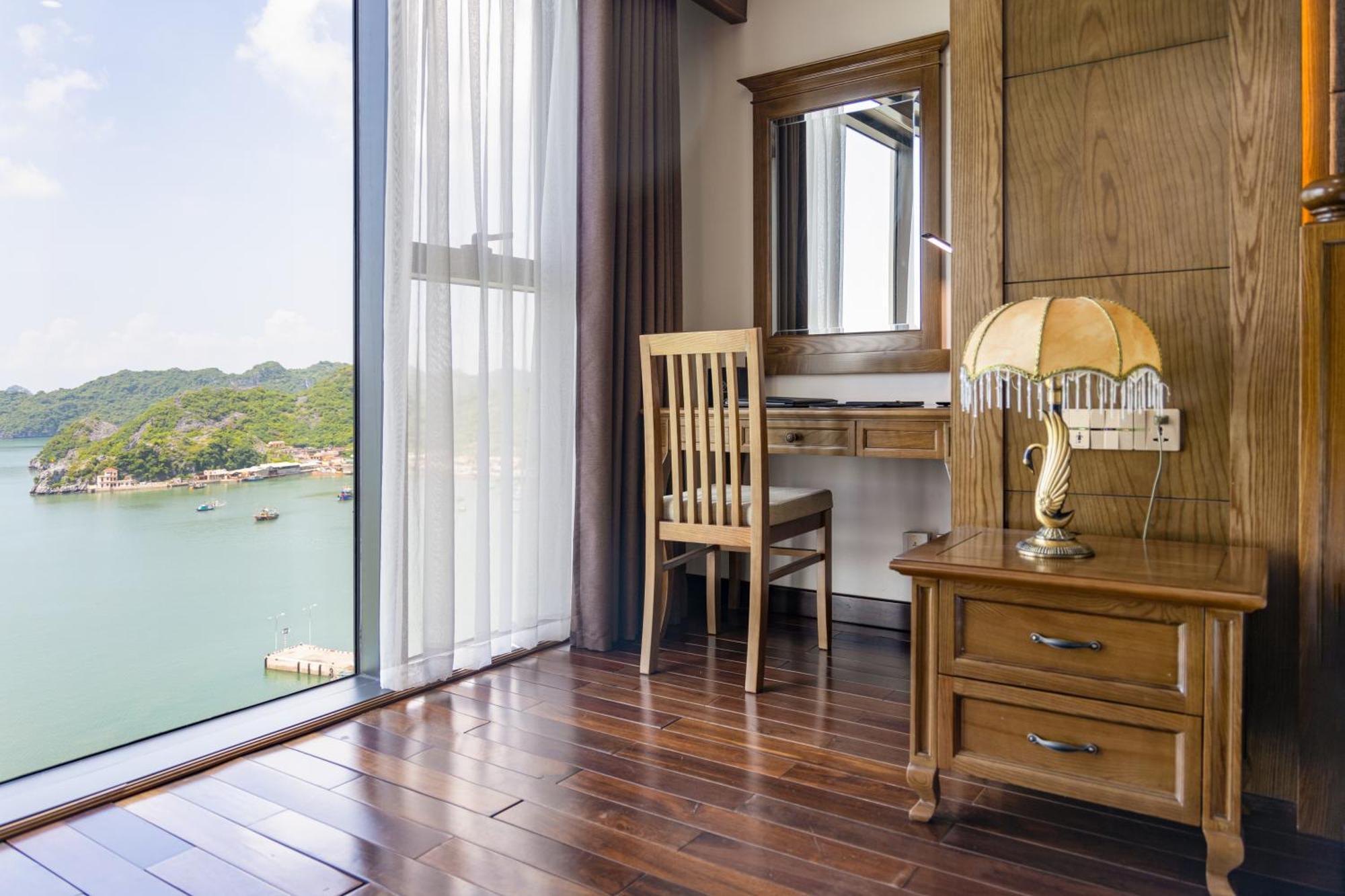 Cat Ba Paradise - Sky Bar & Massage Hotel