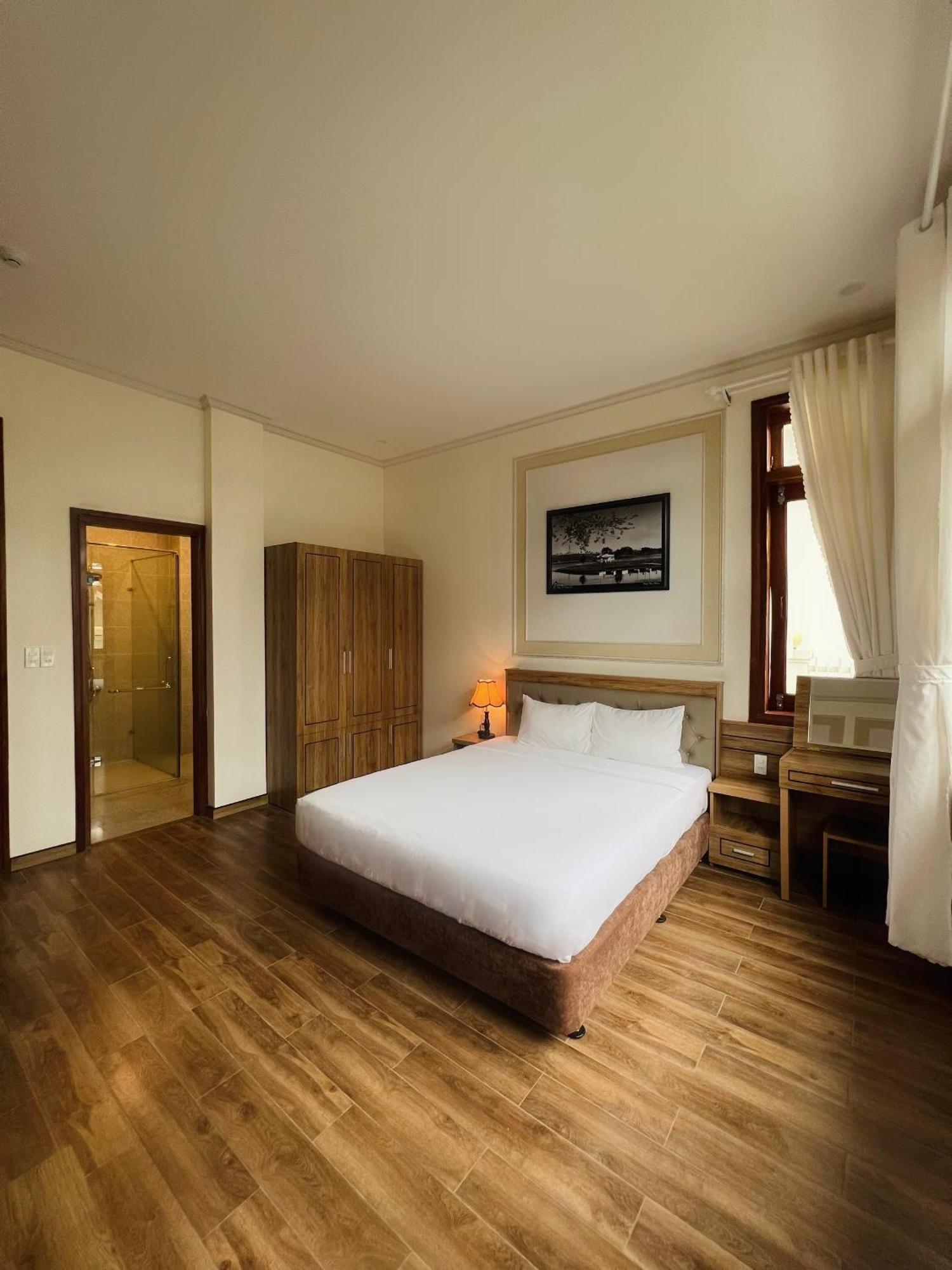 Moon Valley Hotel