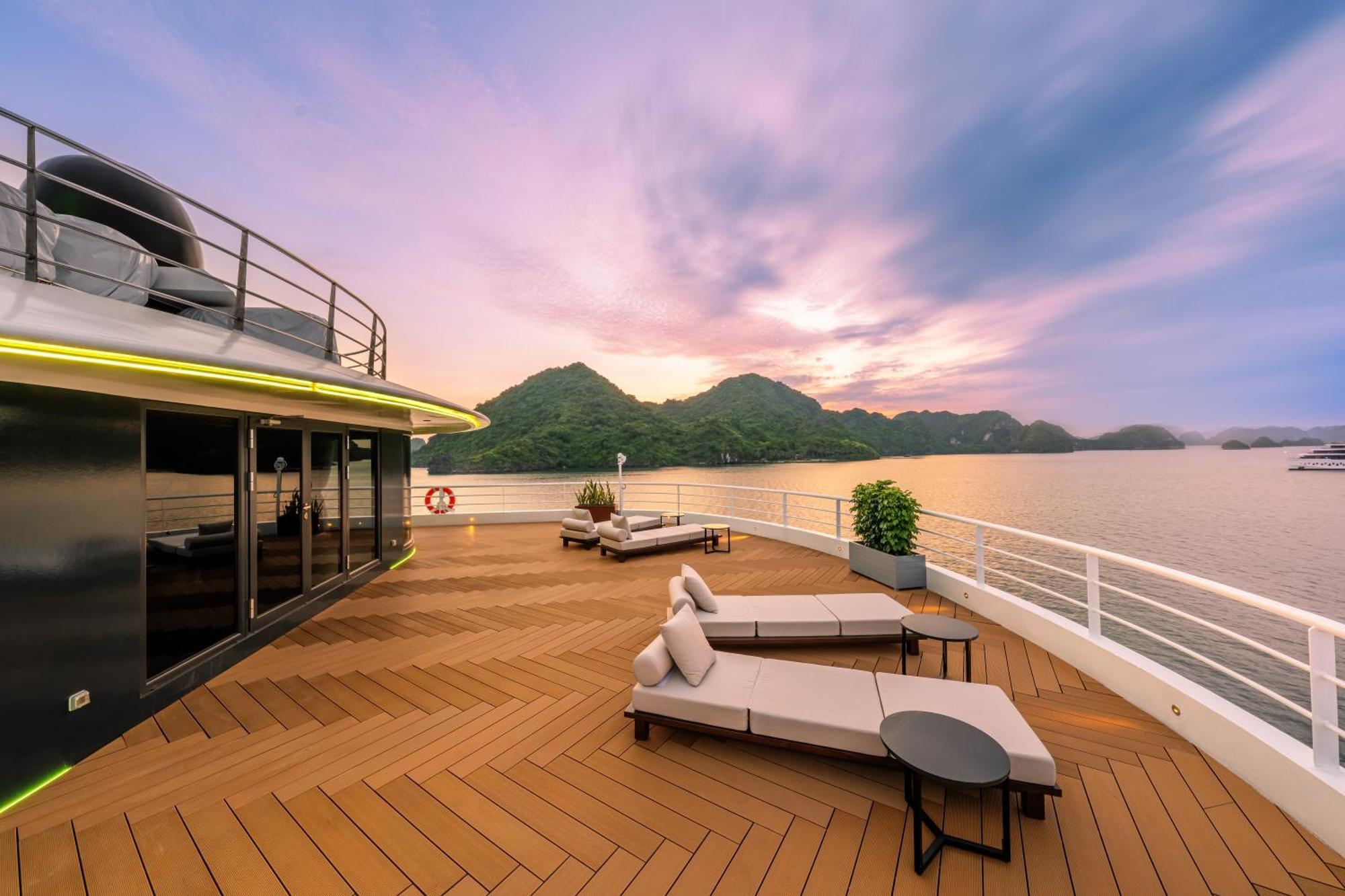 Sea Stars Cruise Bay * Ha Long