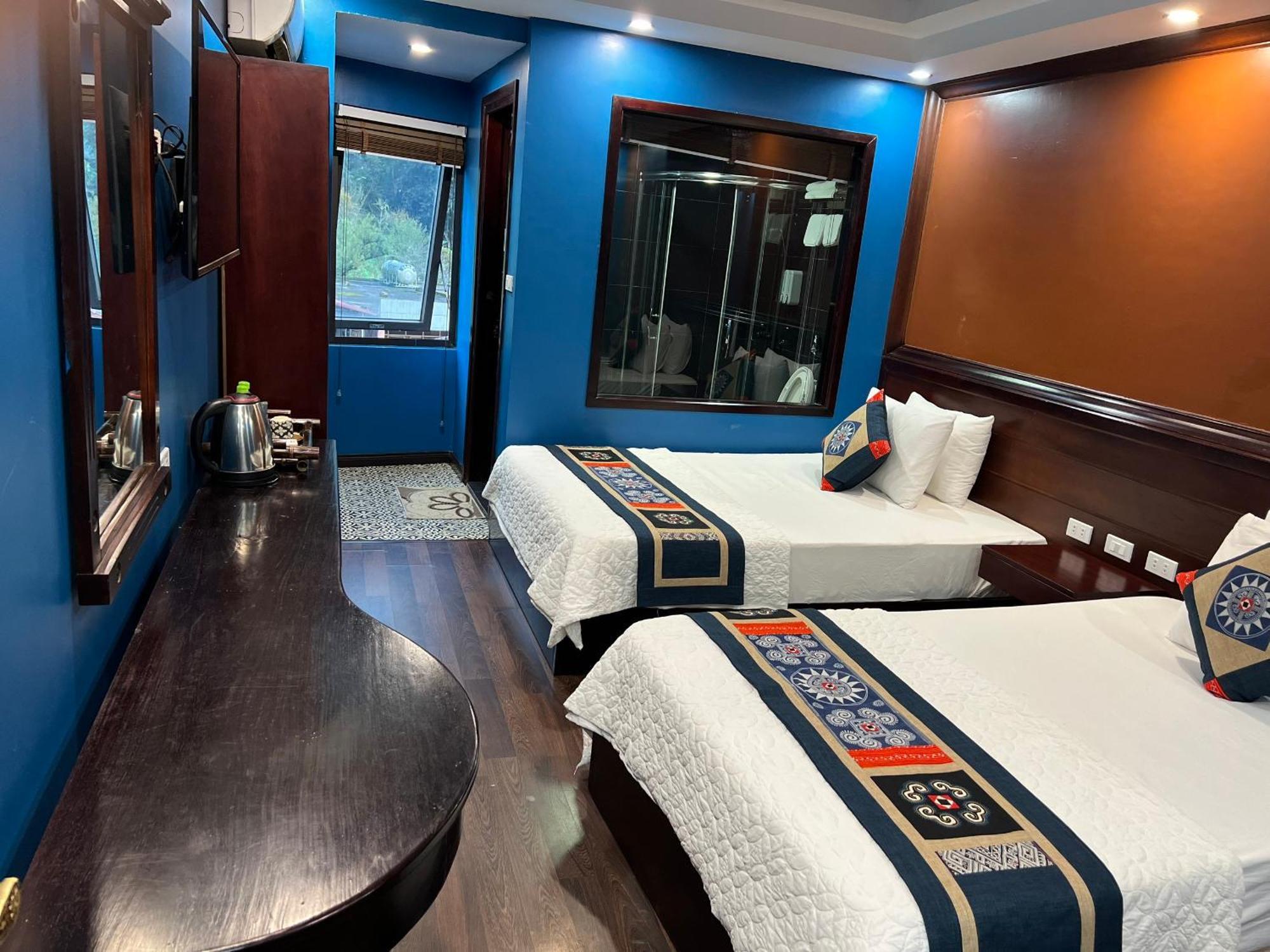 Full House Hotel 3*