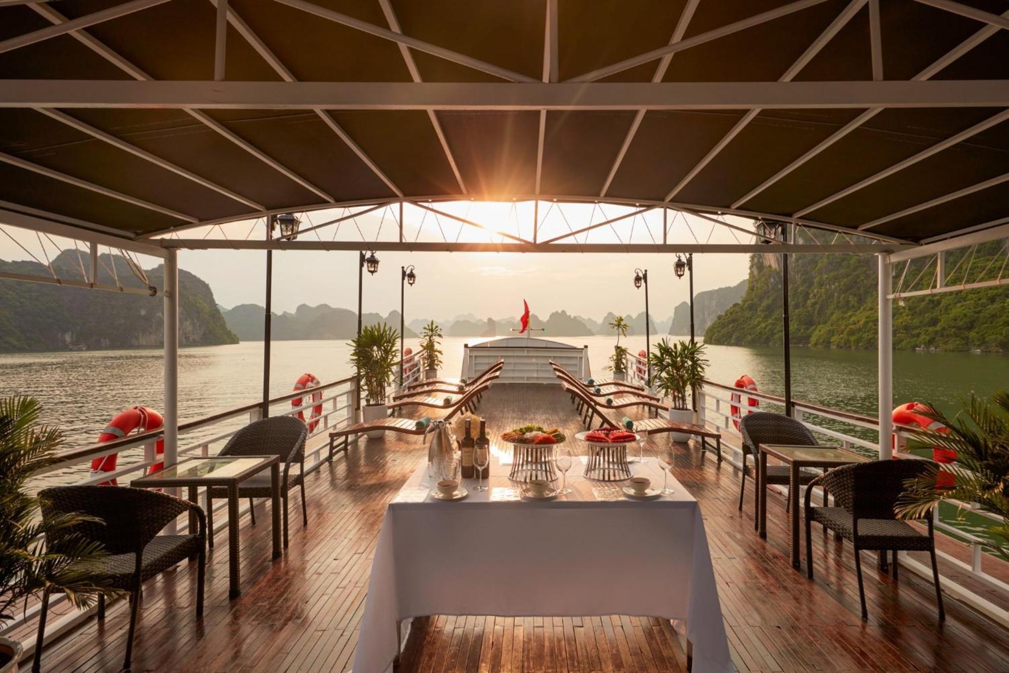 Cozy Bay Cruise  Hạ Long