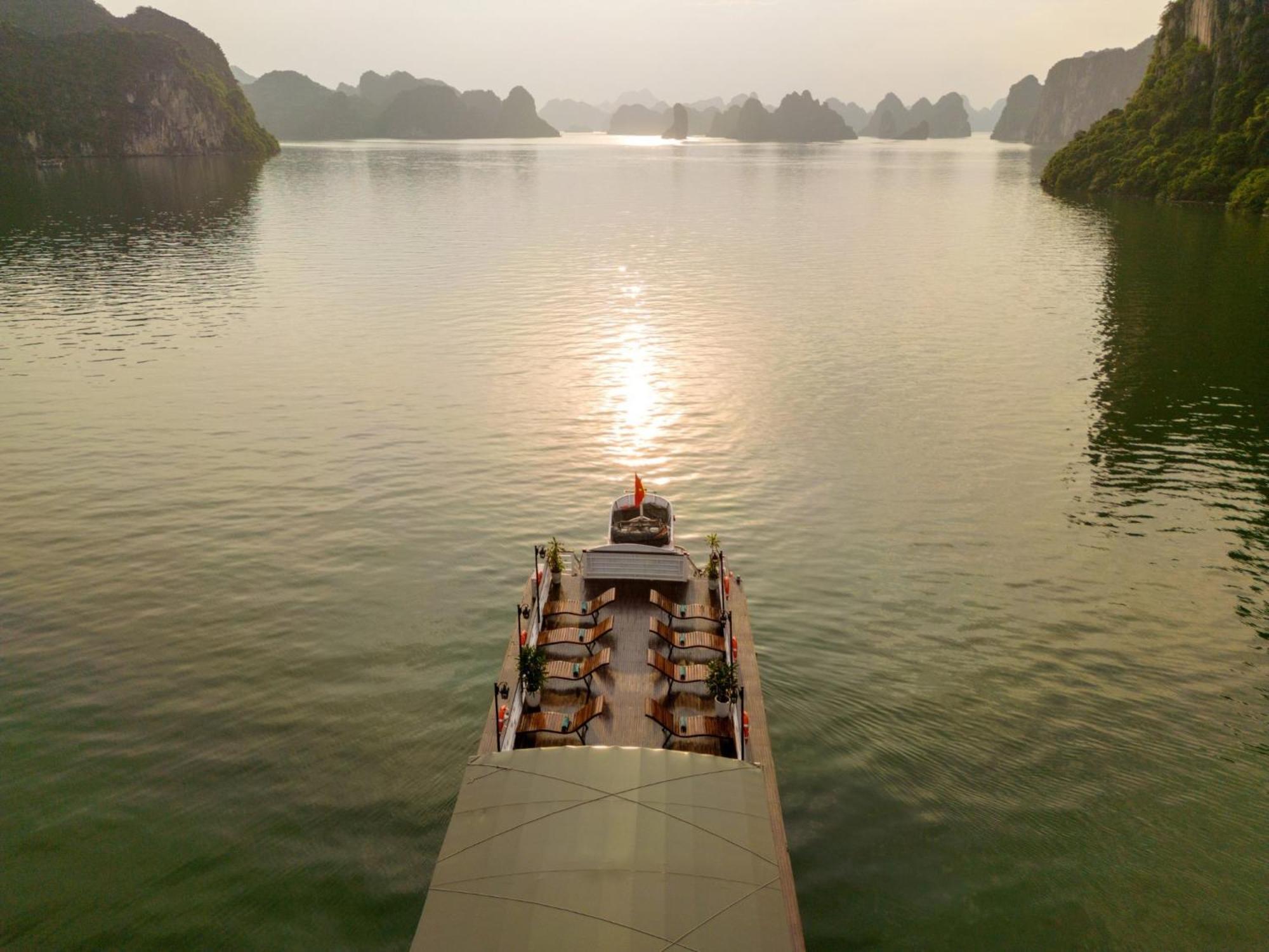 Cozy Bay Cruise Hạ Long