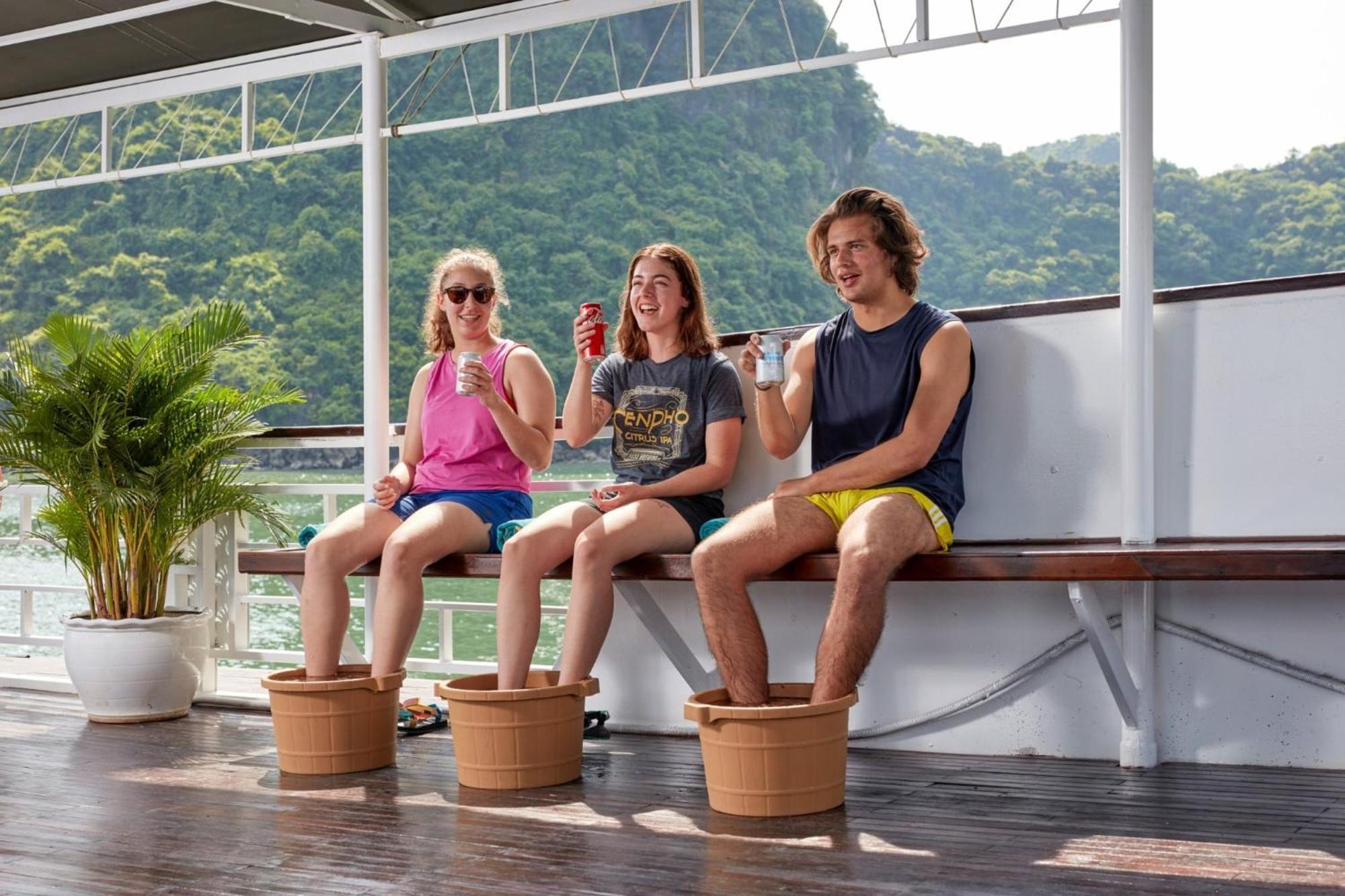 Cozy Bay Cruise 3* Hạ Long