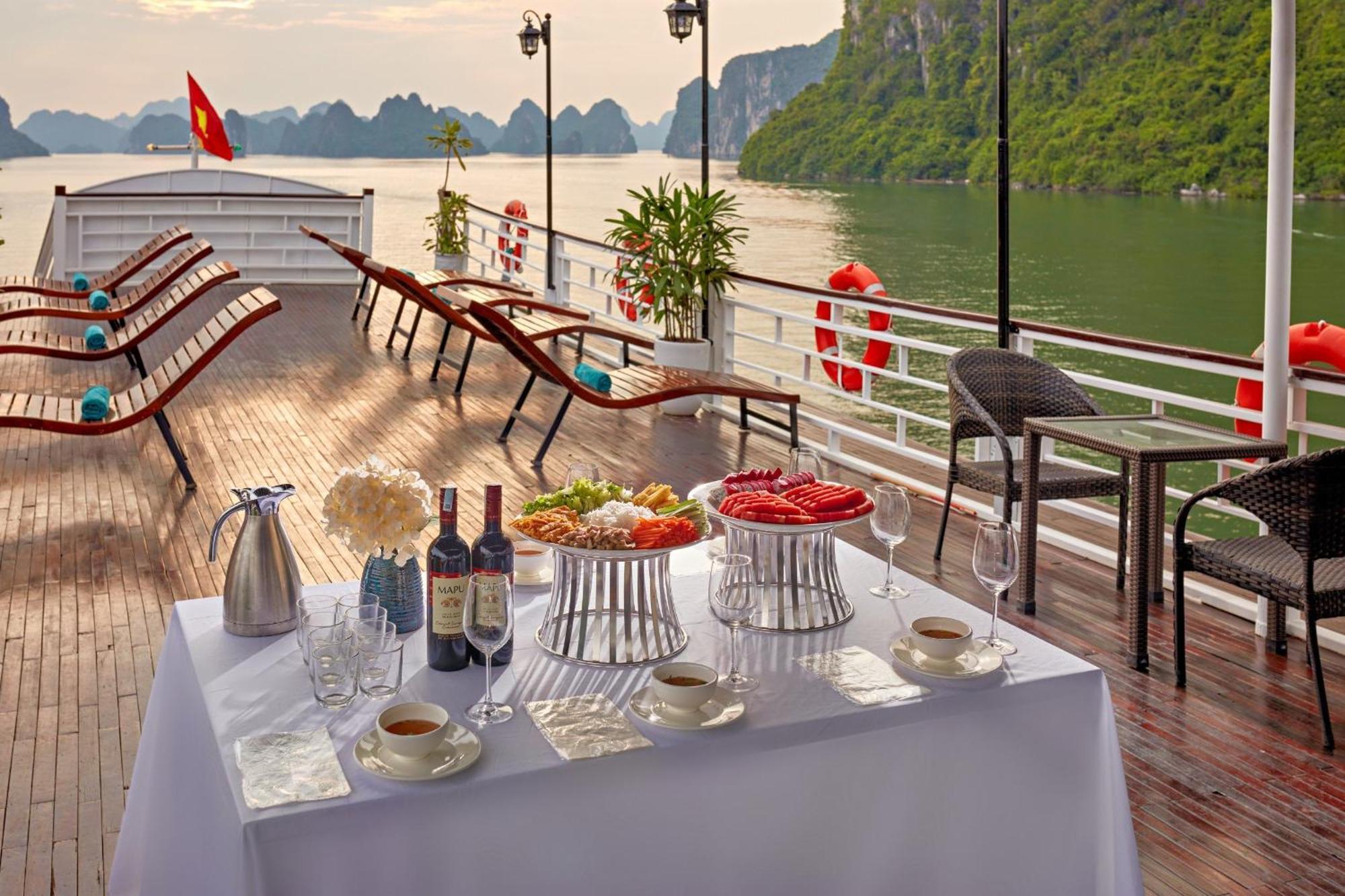 Cozy Bay Cruise  Hạ Long