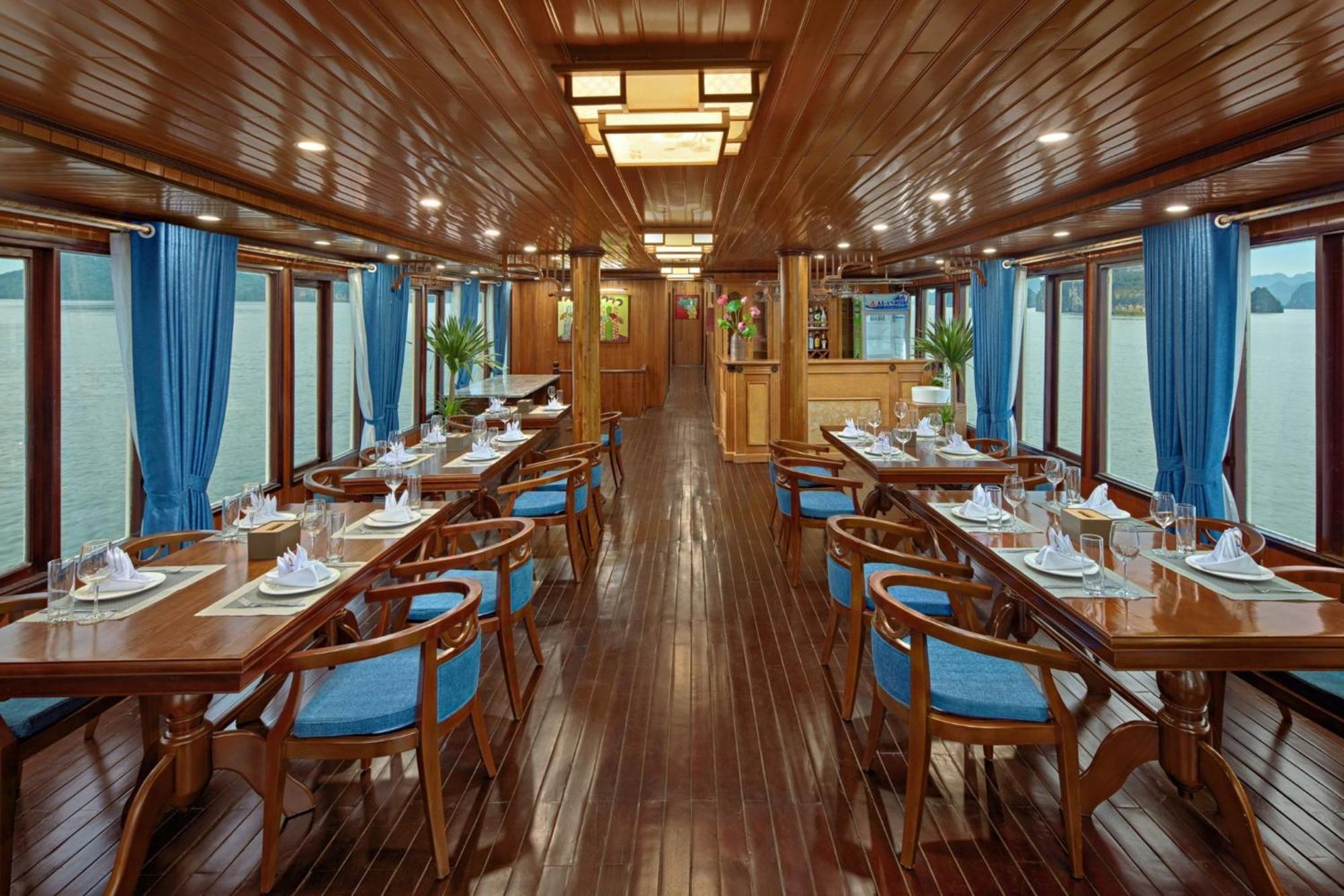 Cozy Bay Cruise