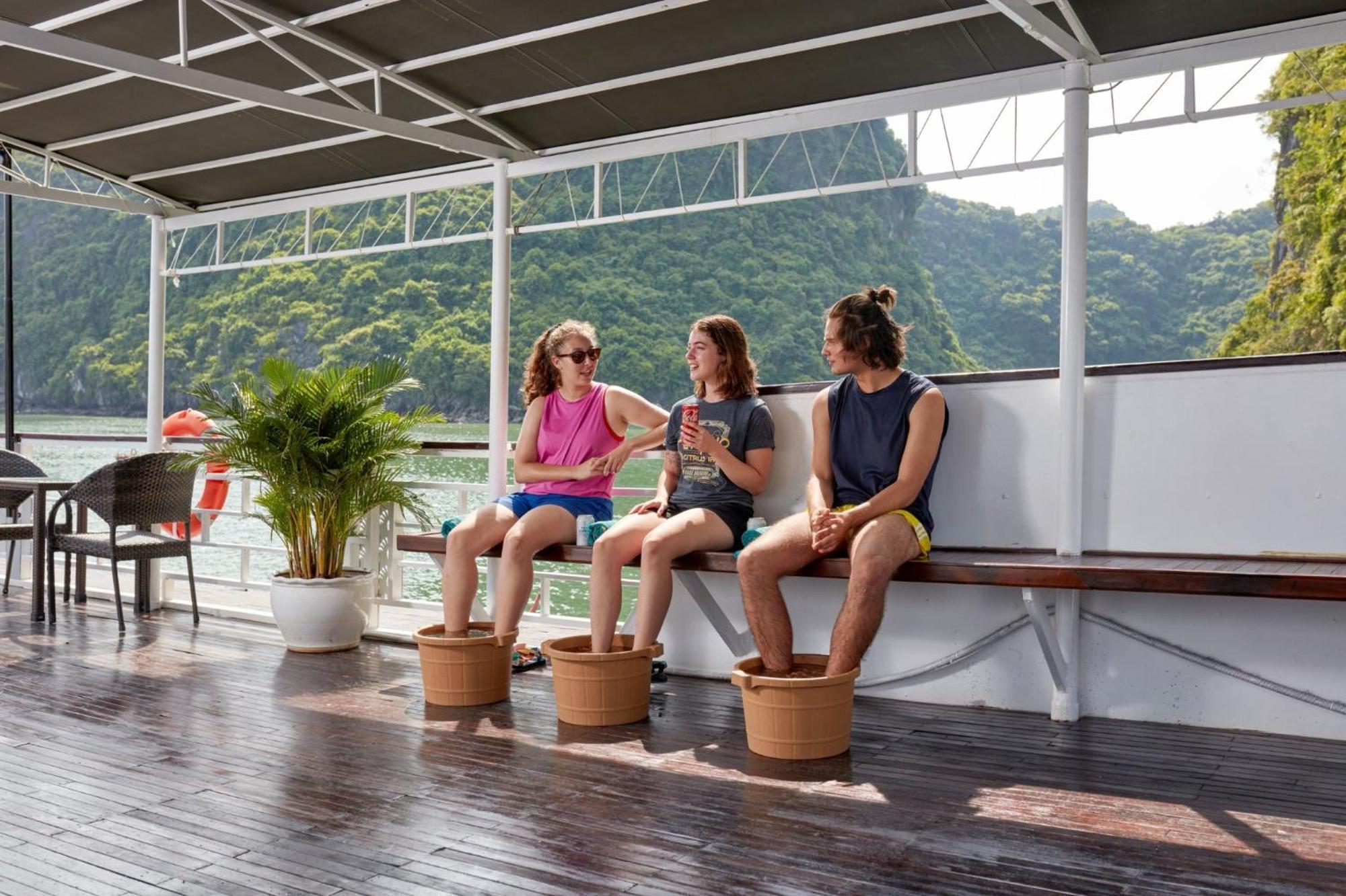 Cozy Bay Cruise  3*