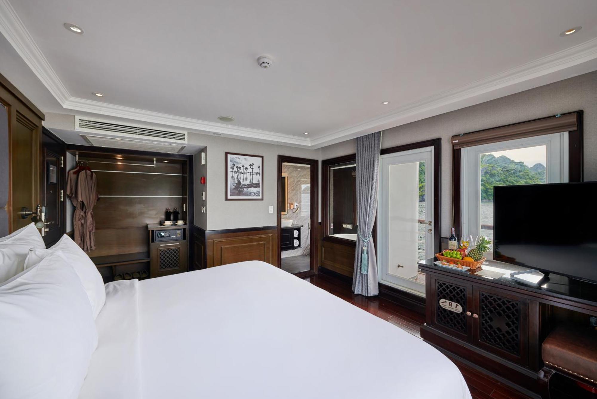 Paradise Grand Cruise - Lan Ha Bay 5* Ha Long