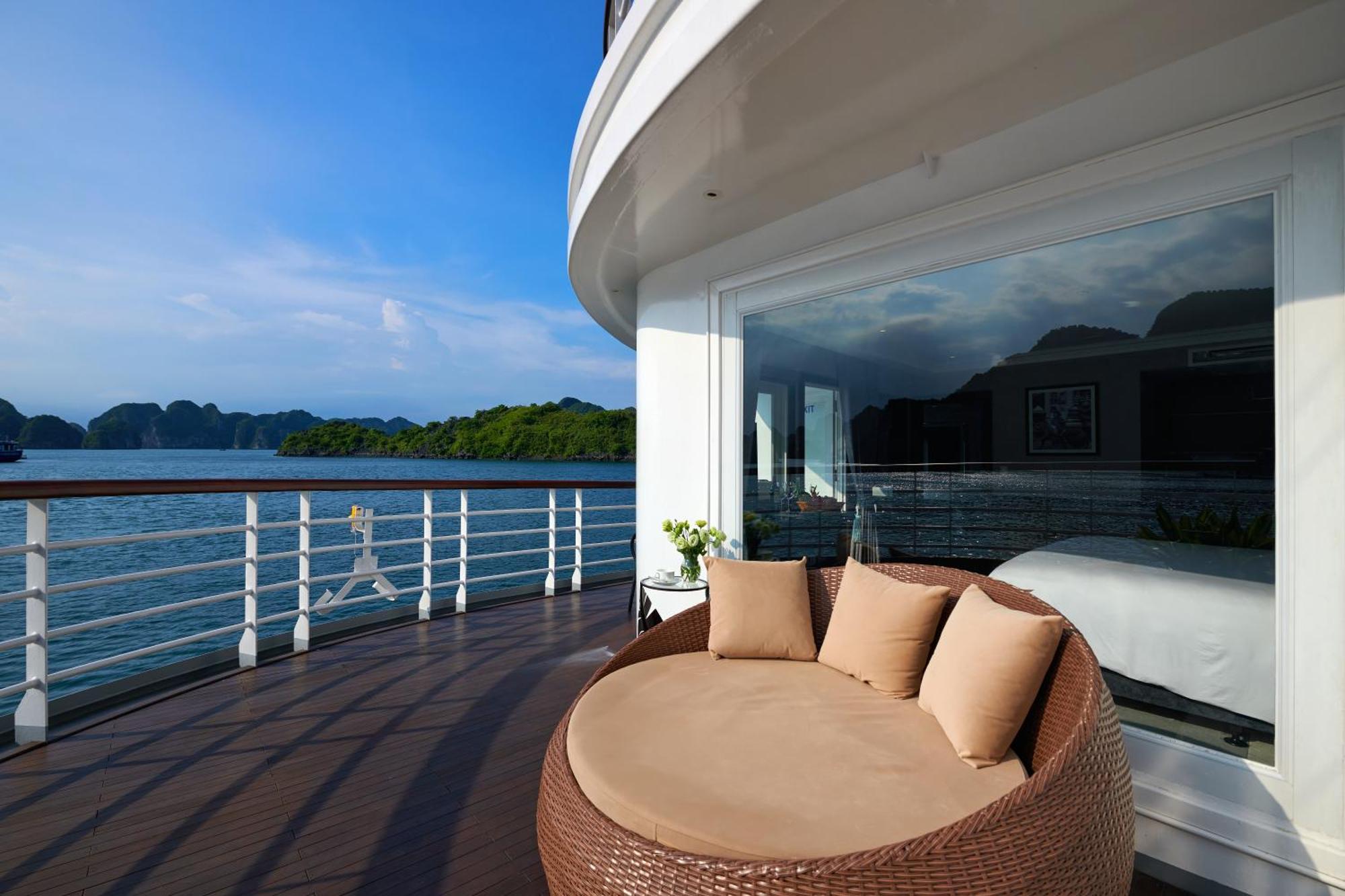 Du Thuyền Paradise Grand Vịnh Lan Hạ 5*