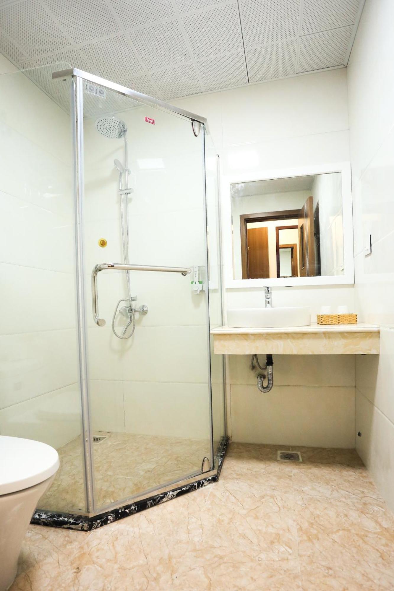 Khách sạn Diamond Hạ Long