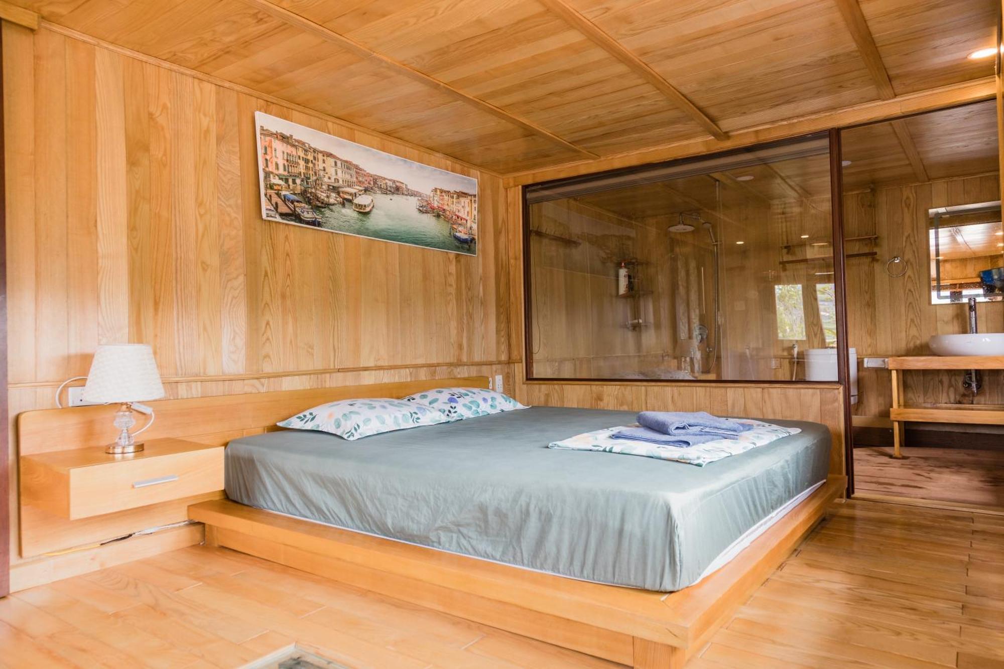 Lan Ha Floating Homestay