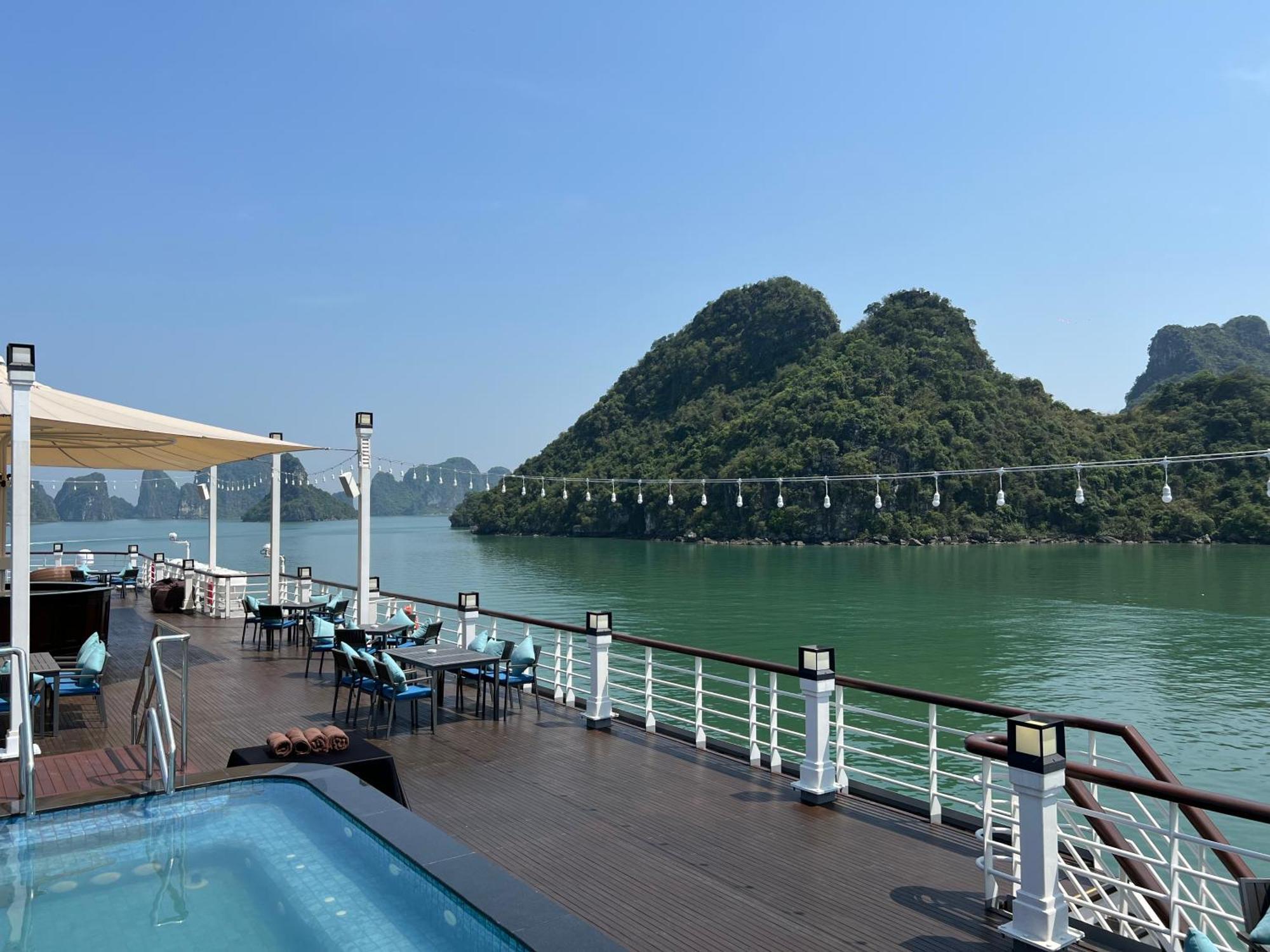 Du Thuyền Paradise Grand Vịnh Lan Hạ 