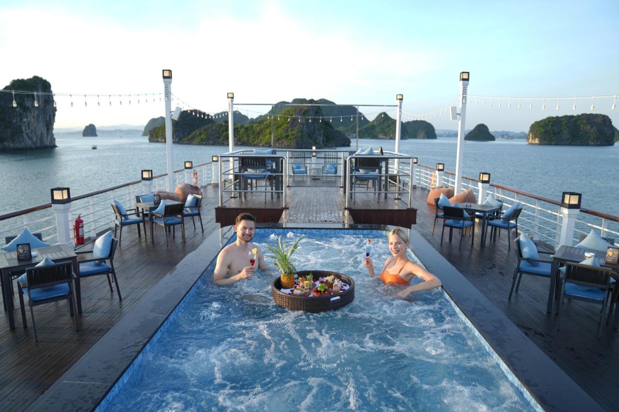 Du Thuyền Paradise Grand Vịnh Lan Hạ 5*