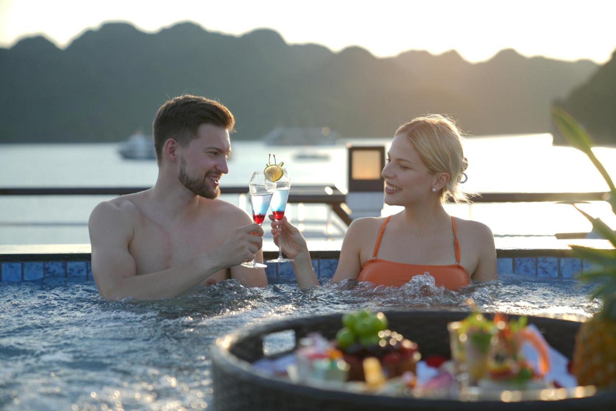  Du Thuyền Paradise Grand Vịnh Lan Hạ