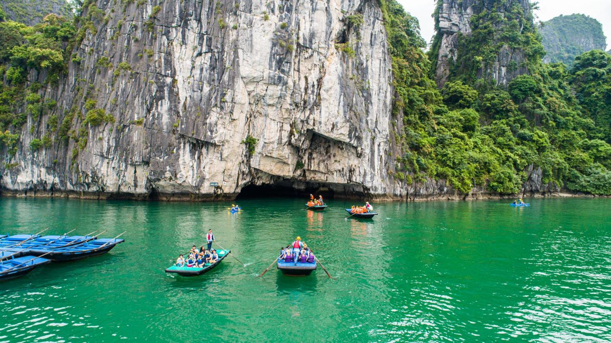 Du Thuyền Paradise Grand Vịnh Lan Hạ  5*