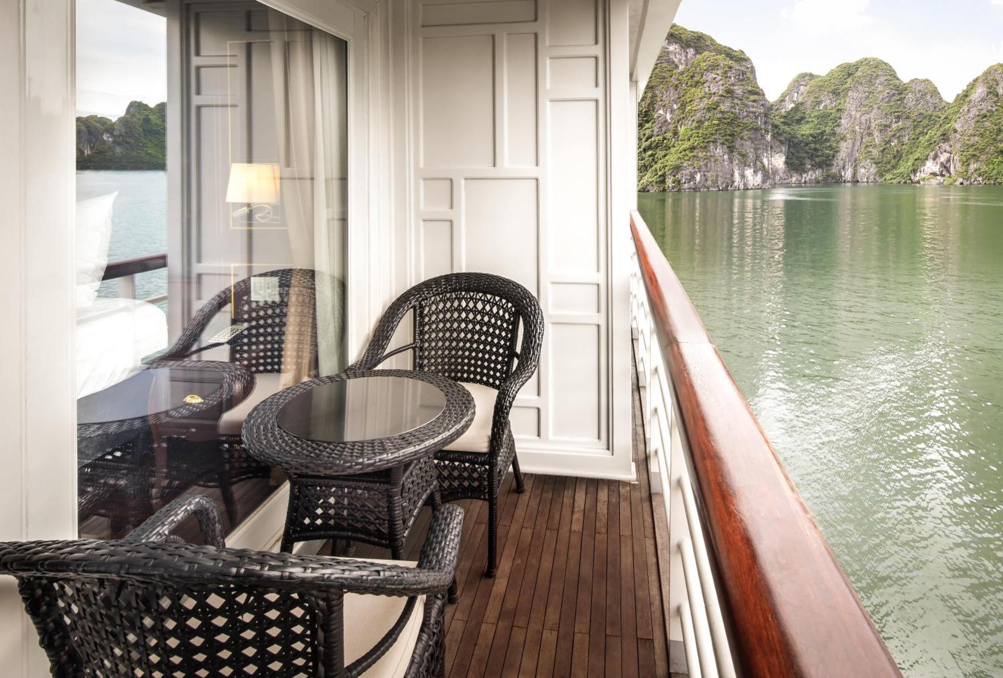 Du Thuyền Paradise Grand Vịnh Lan Hạ 5*