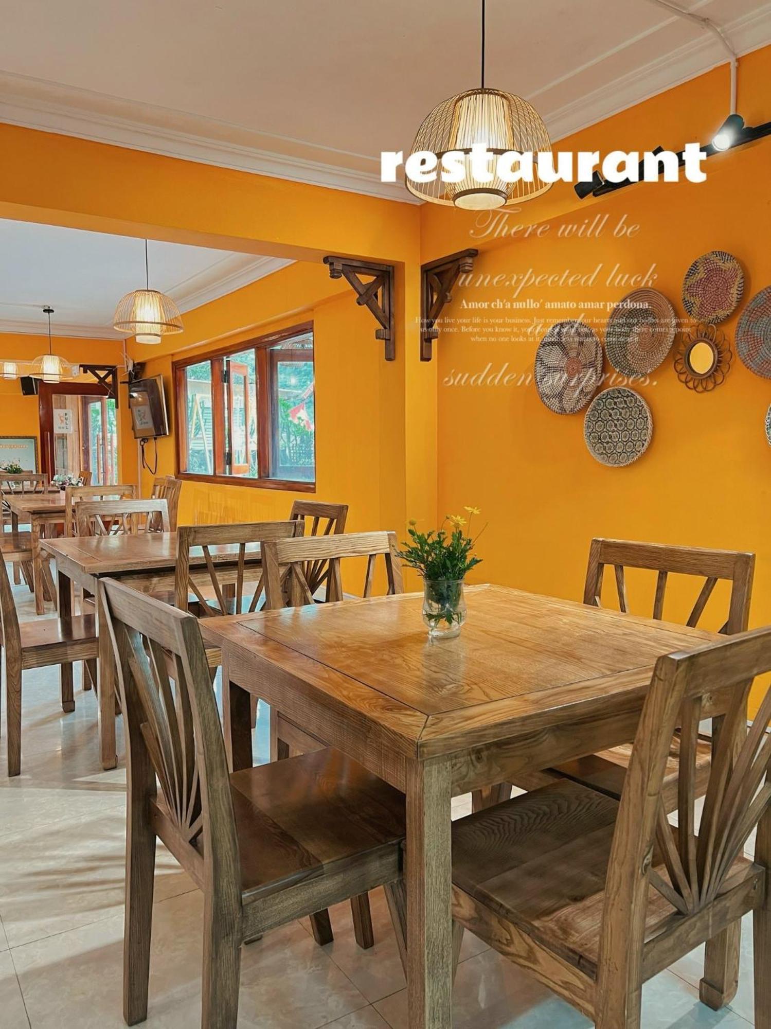 Chat Homestay Hotel *