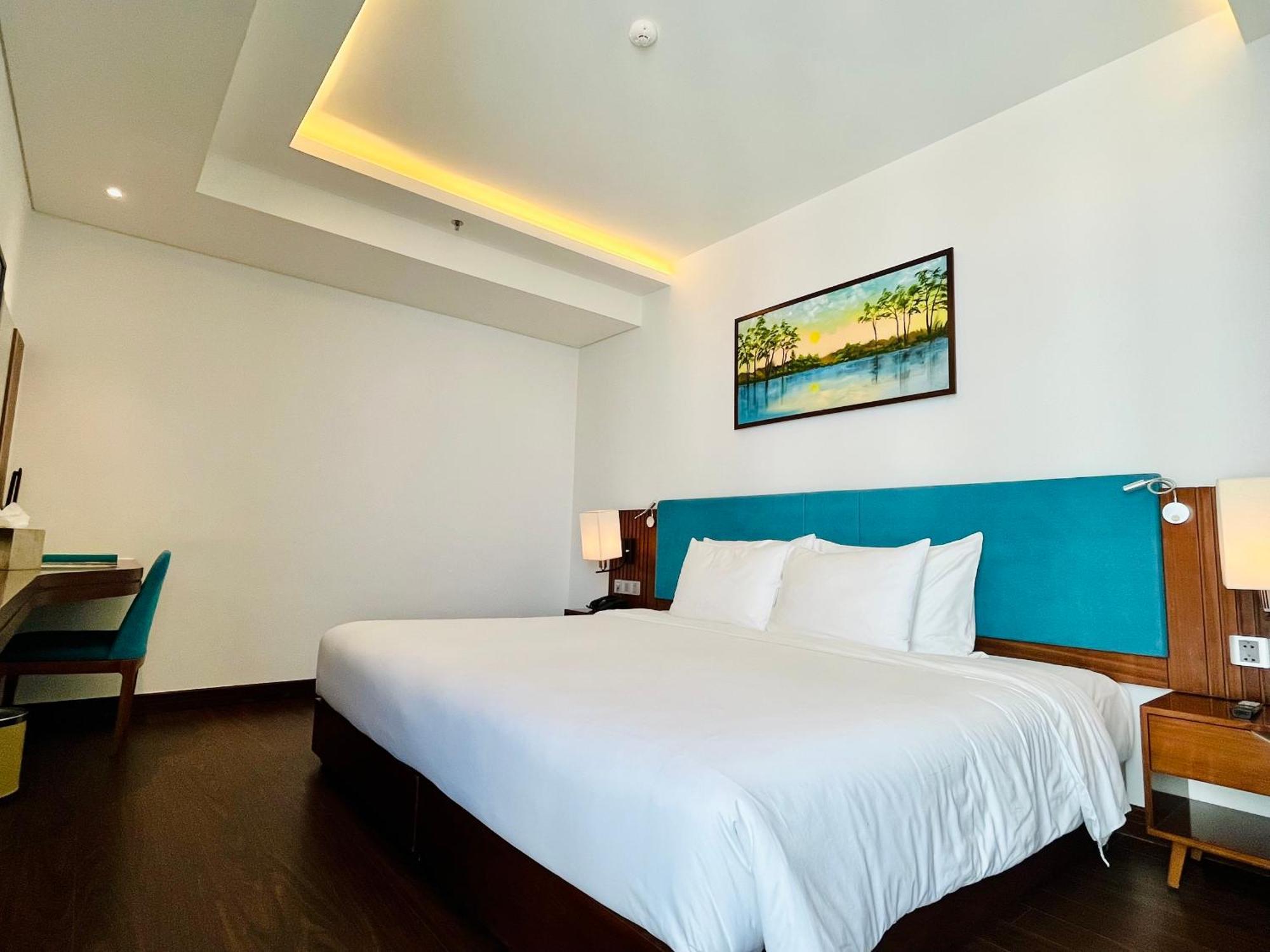 Maximilan Hotel 4*
