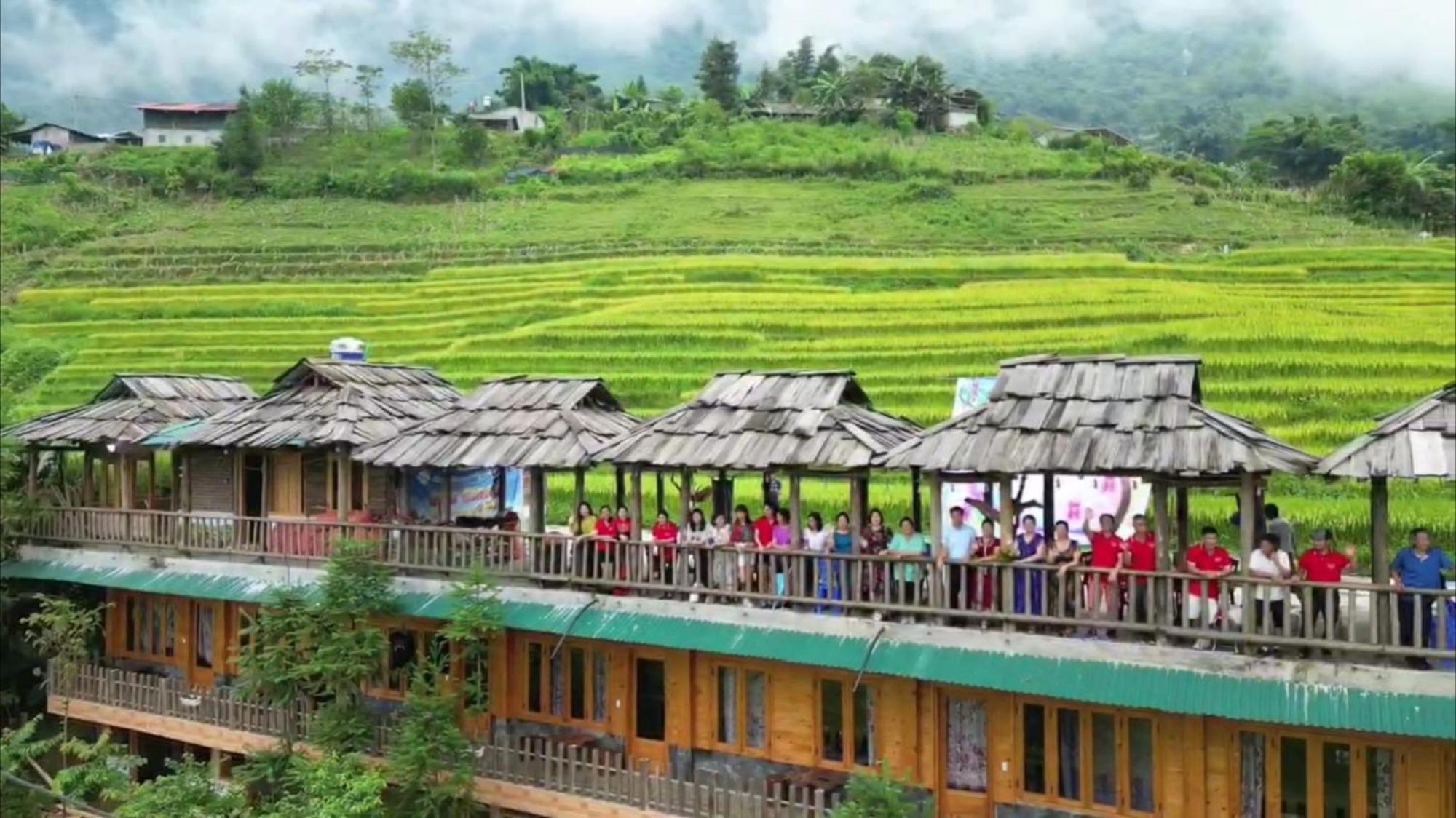 Nhà khách Hmong Wooden