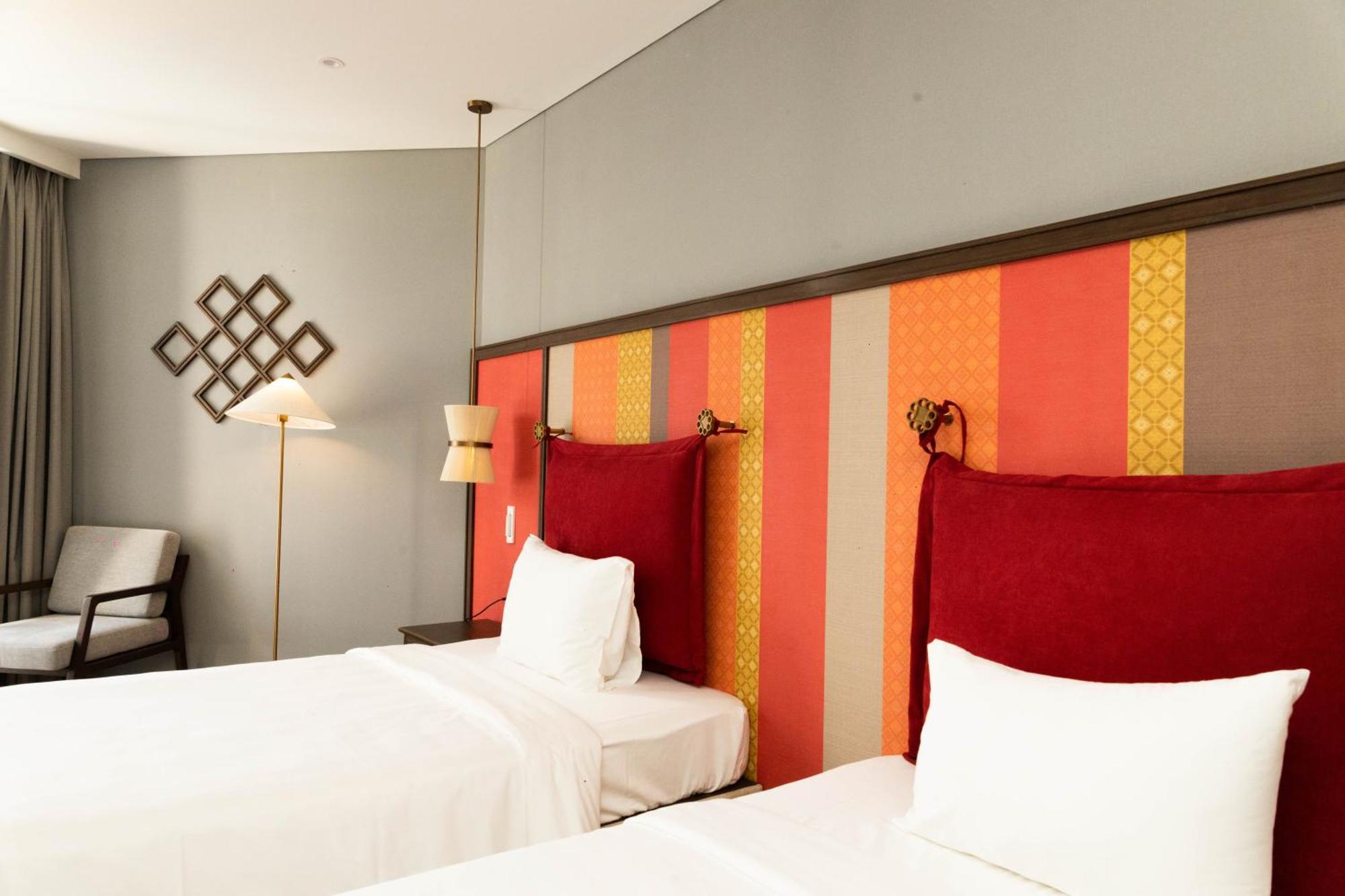 Apec Nirvana Peace Hotel
