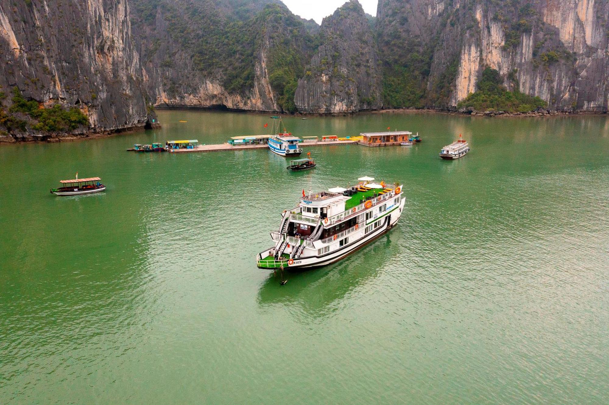 Du Thuyền Fantasea 2*
