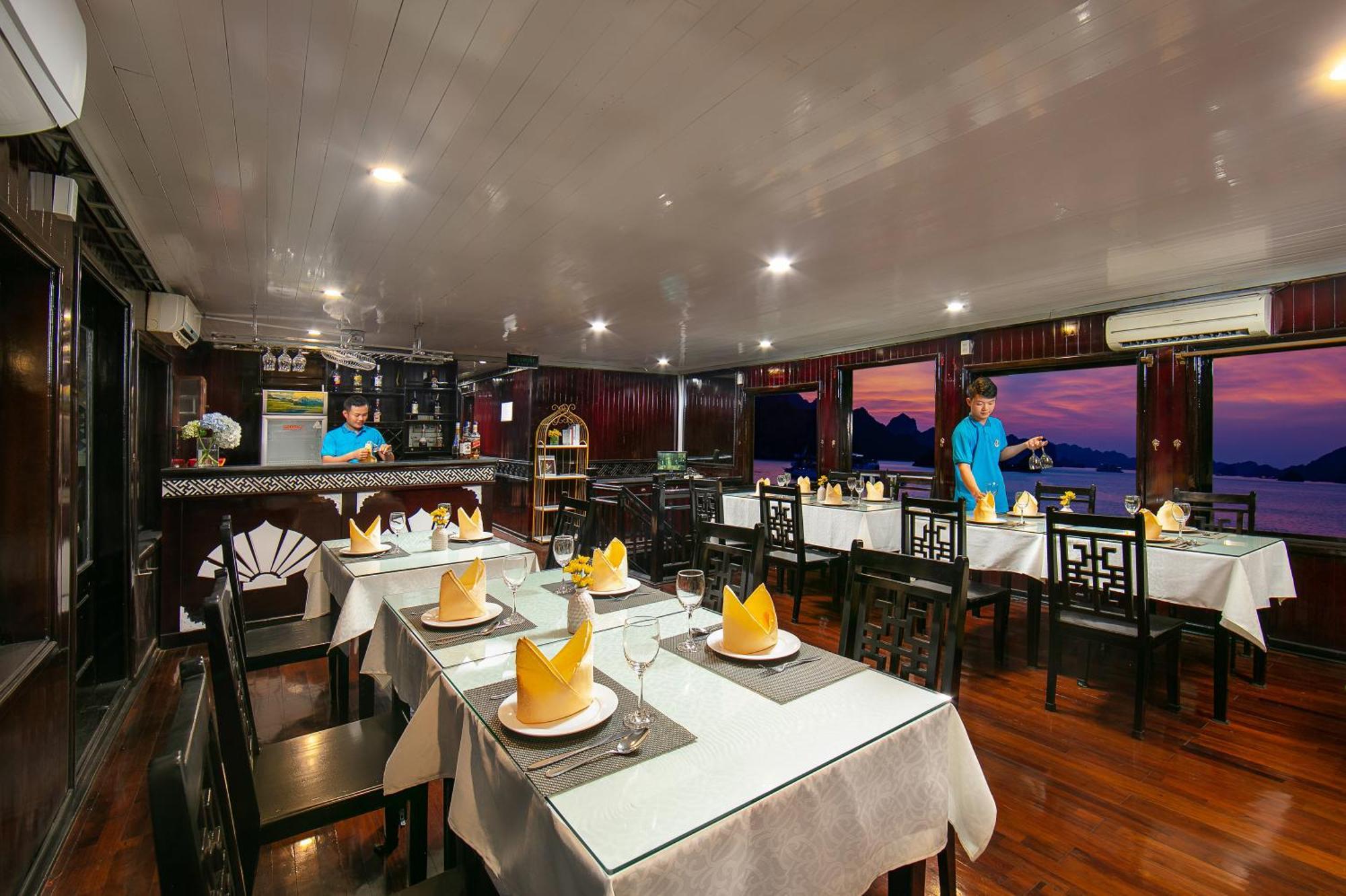 Du Thuyền Fantasea 2*