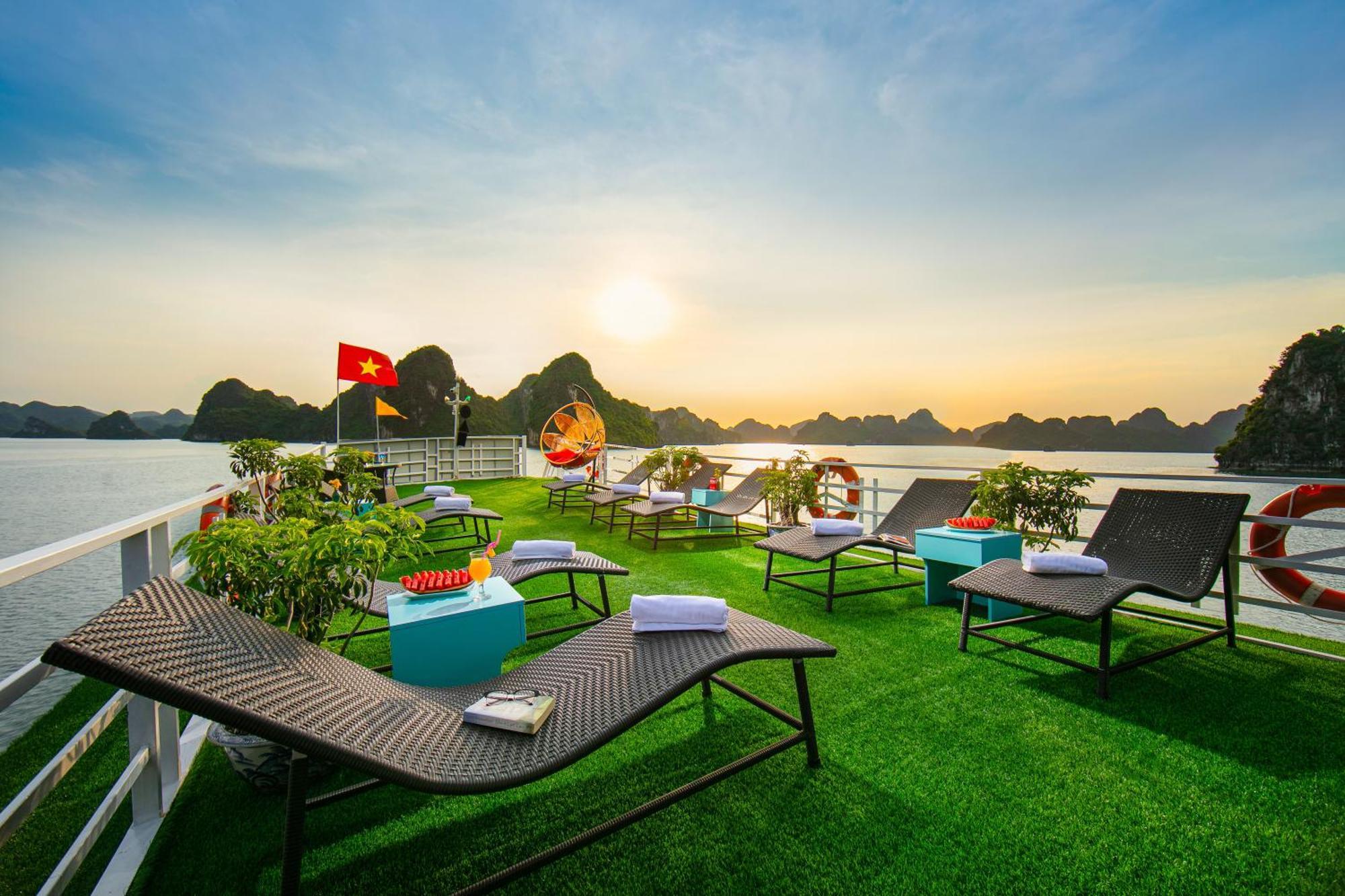 Du Thuyền Fantasea  Hạ Long