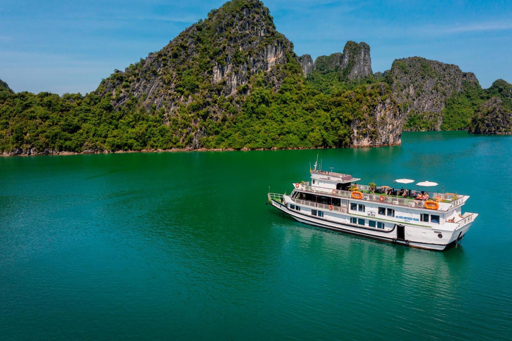 Du Thuyền Fantasea  Hạ Long