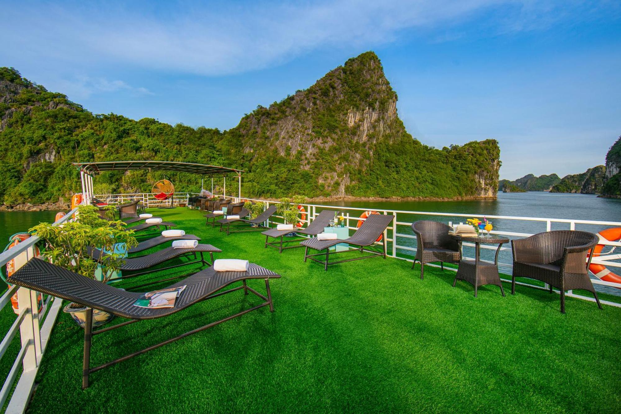 Du Thuyền Fantasea  2*