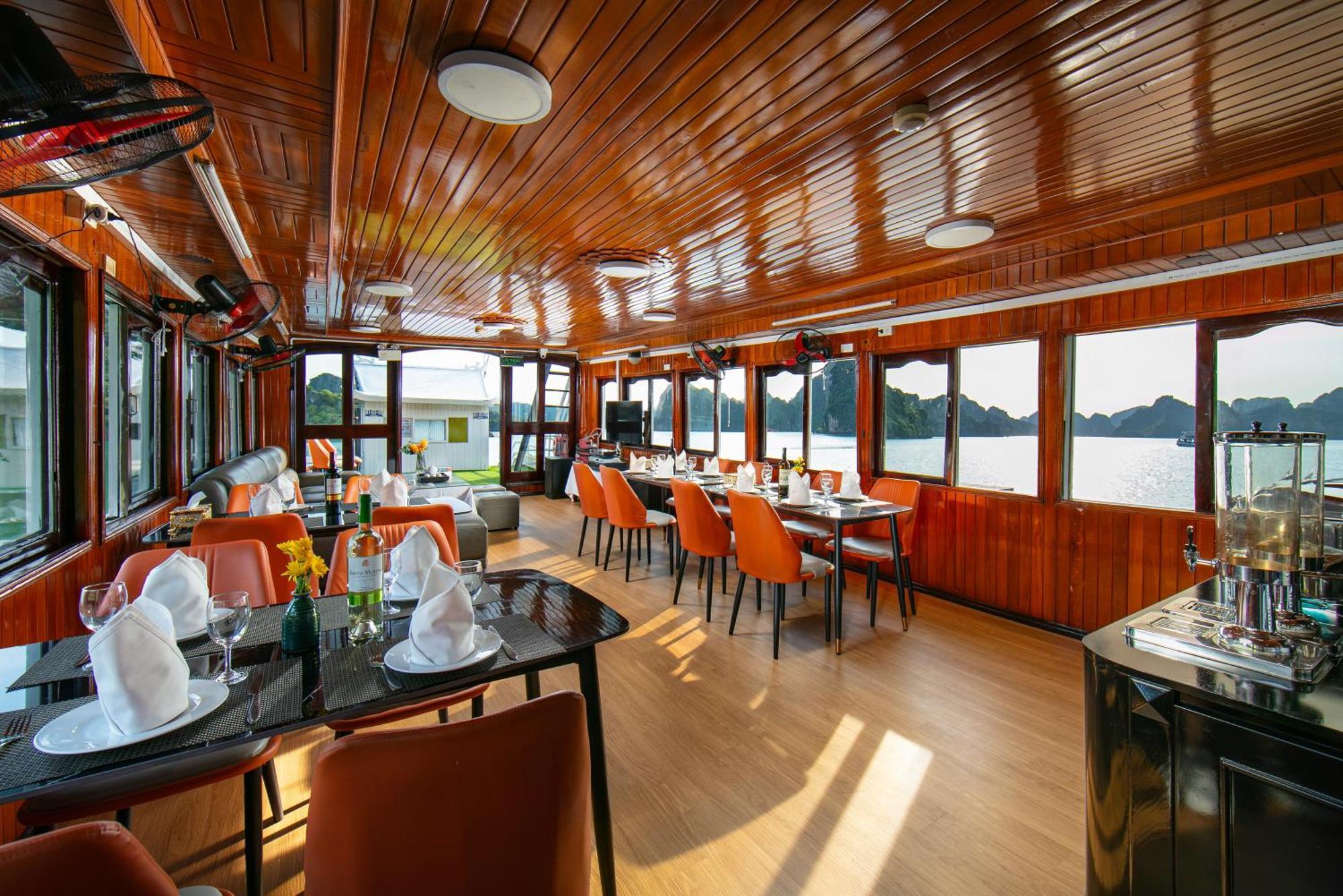 Du Thuyền Fantasea  2*
