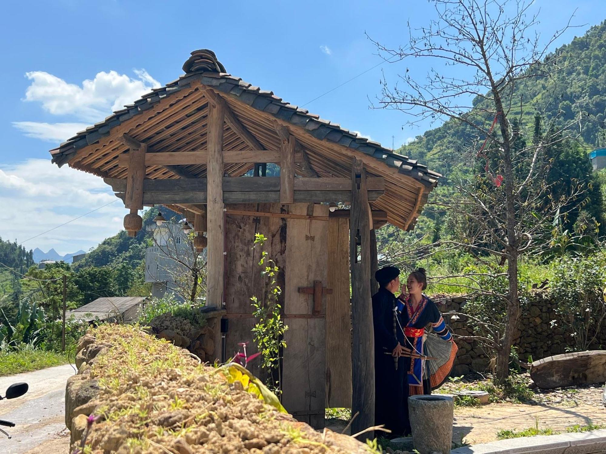 Dinh Da H'mong - Karsterly Rock Đồng Văn