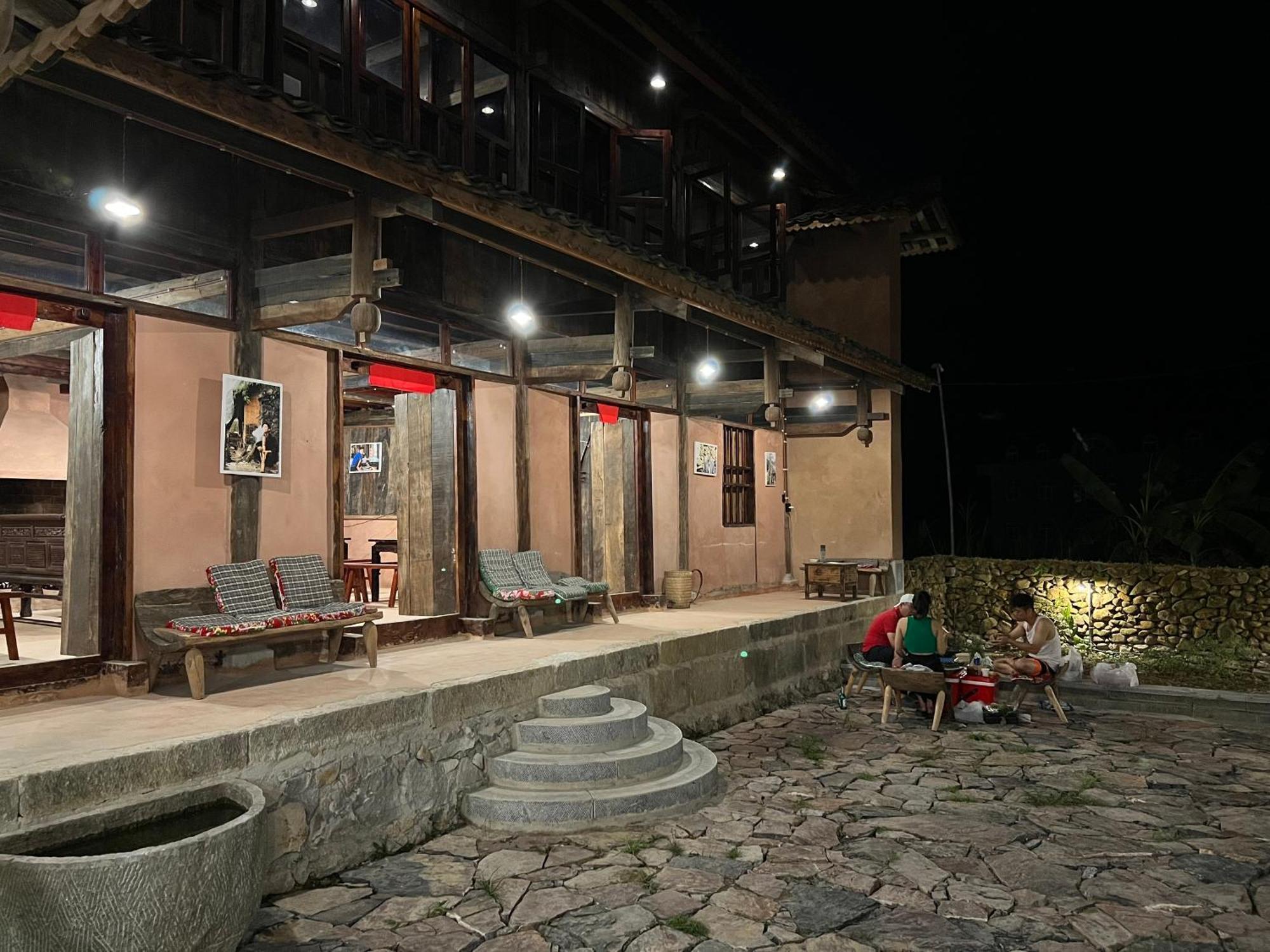Khách sạn Dinh Da H'mong - Karsterly Rock