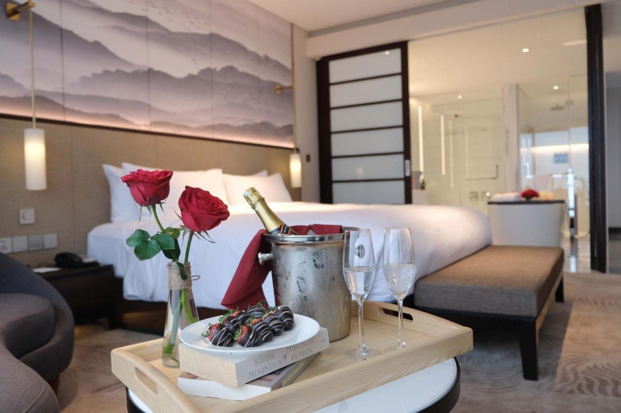 Crowne Plaza Centre By Ihg 5*