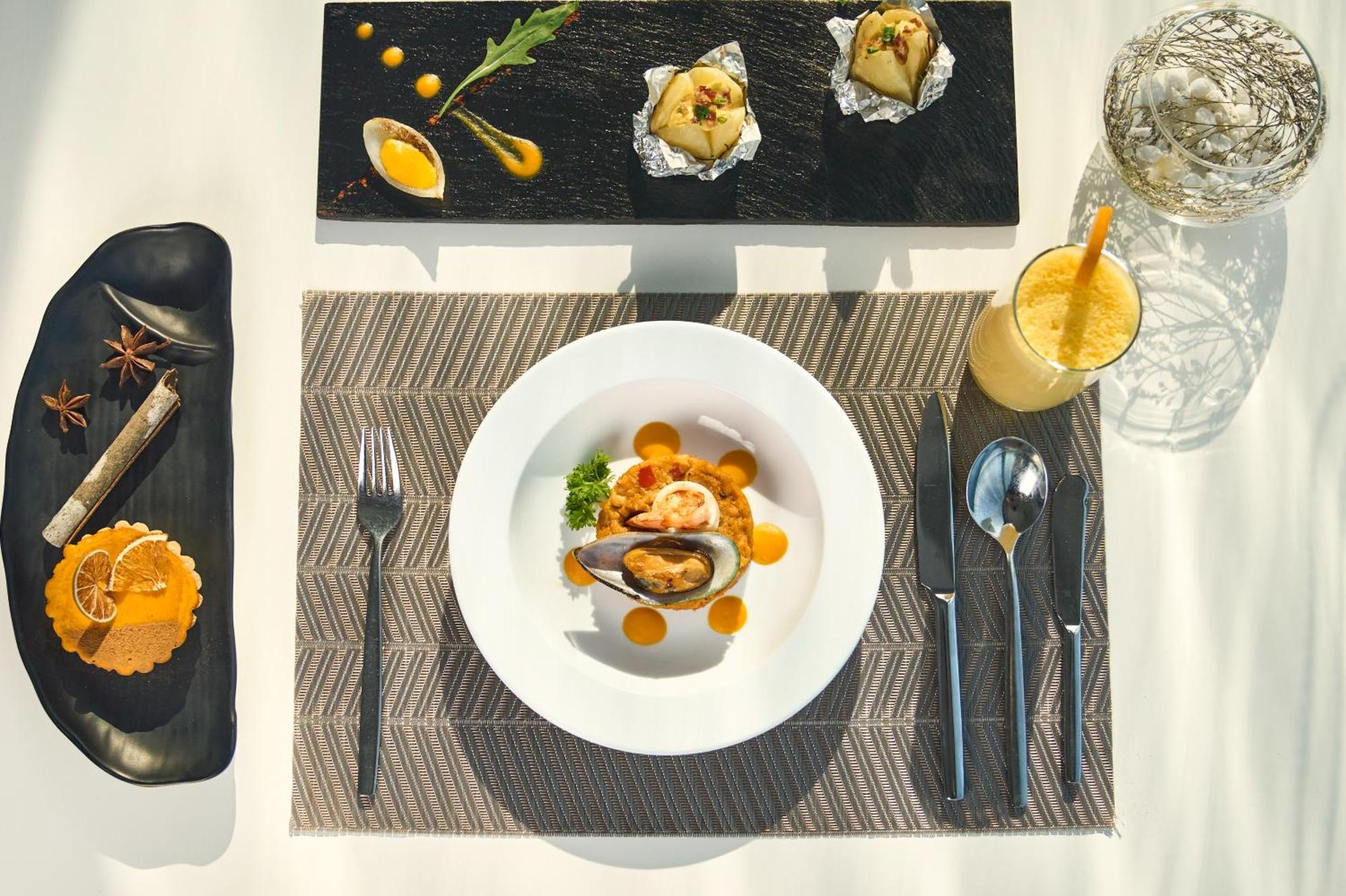 Khách sạn Vinpearl Condotel Beachfront 5*