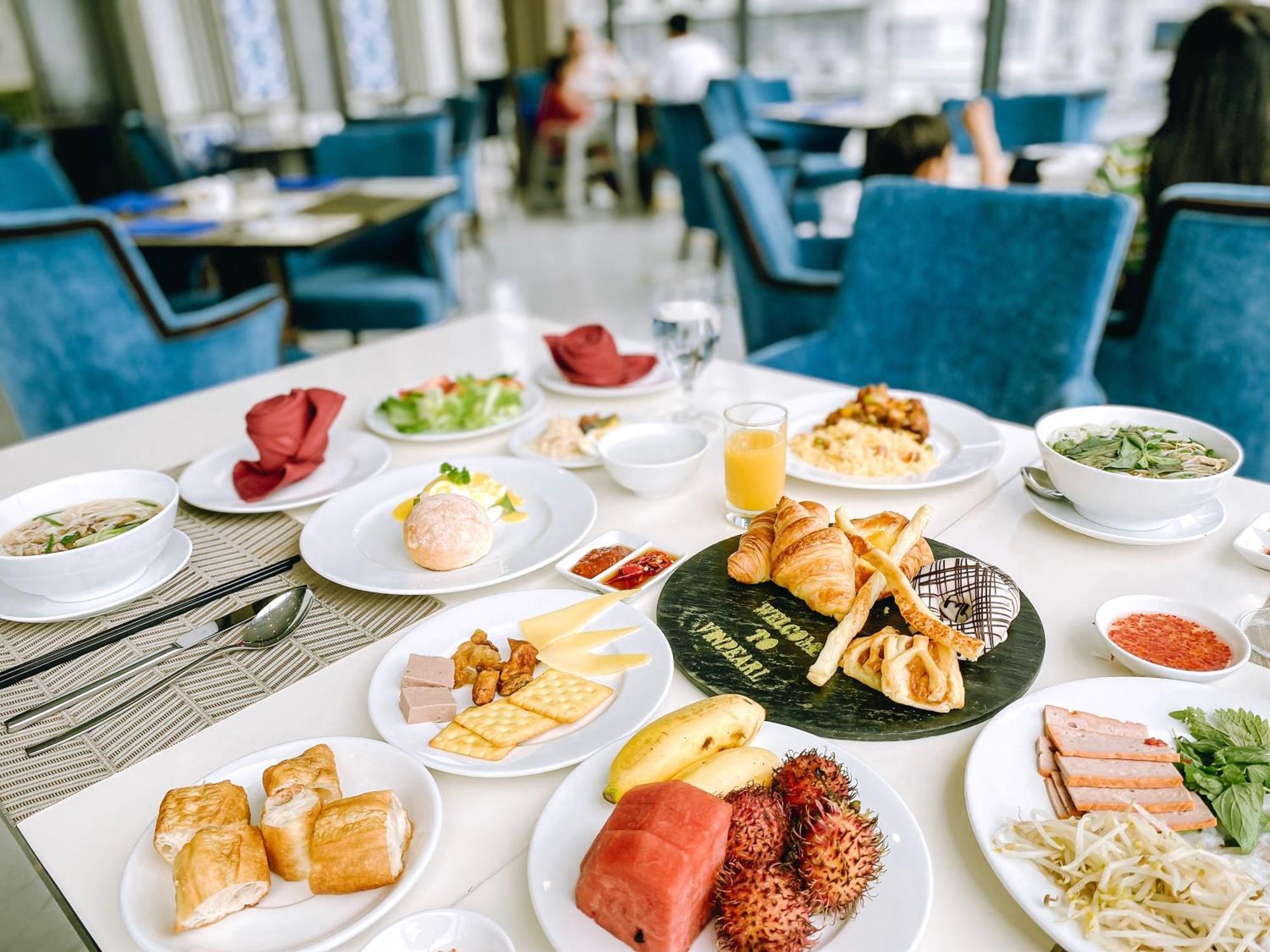 Khách sạn Vinpearl Condotel Beachfront