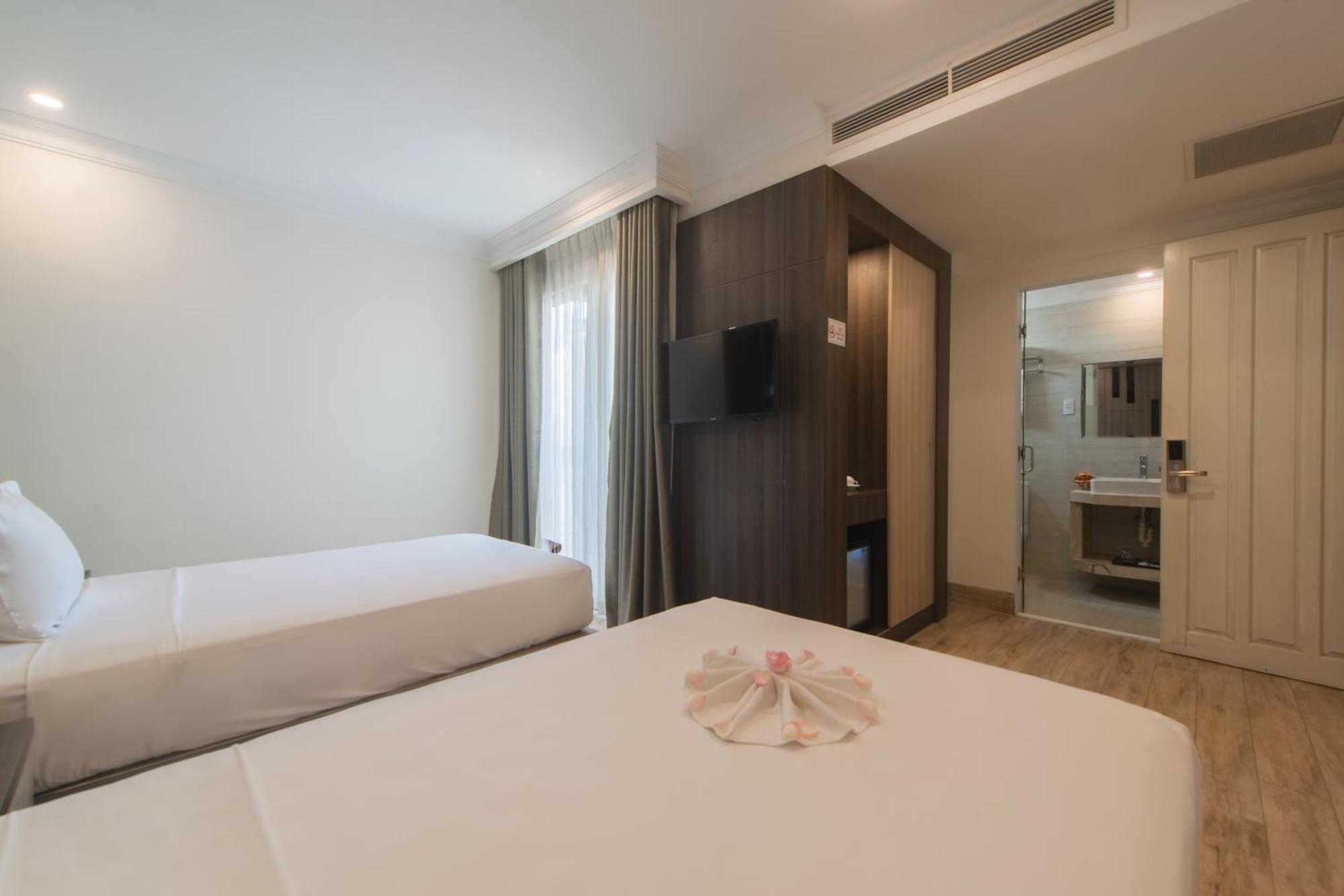 Hotel Seven Seas