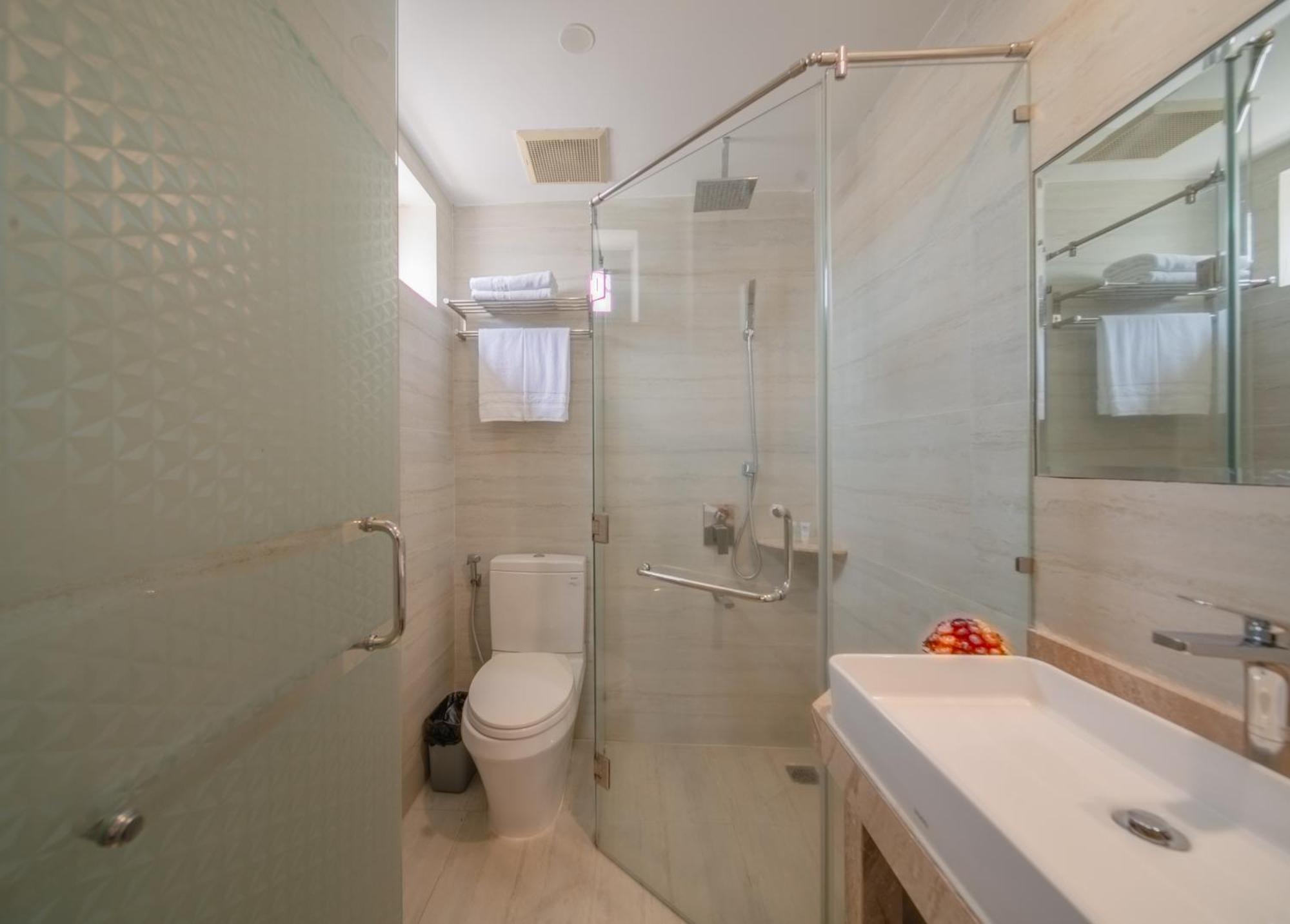Hotel Seven Seas