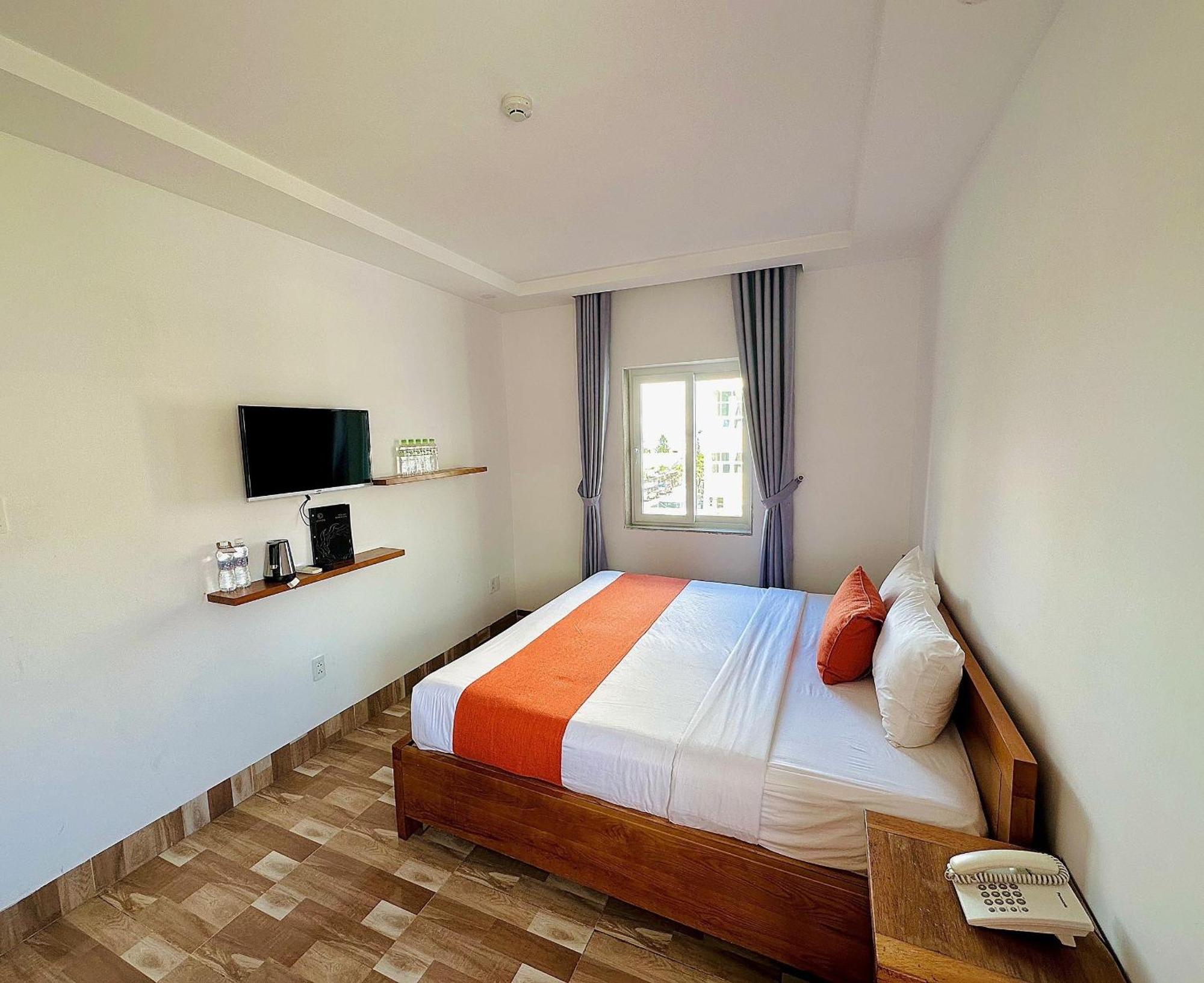 La Castle Hotel