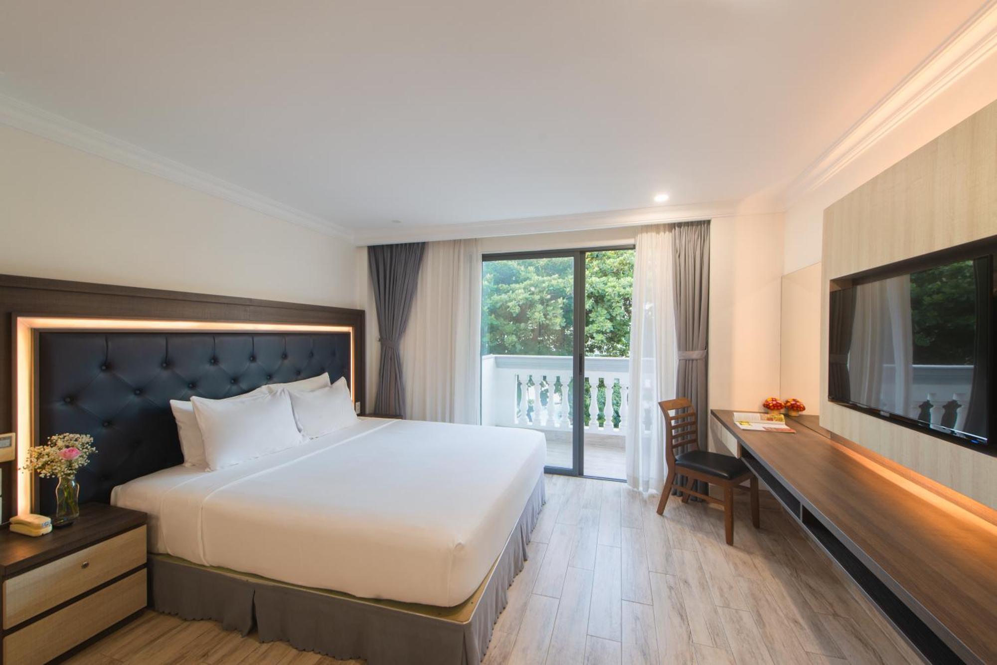 Hotel Seven Seas